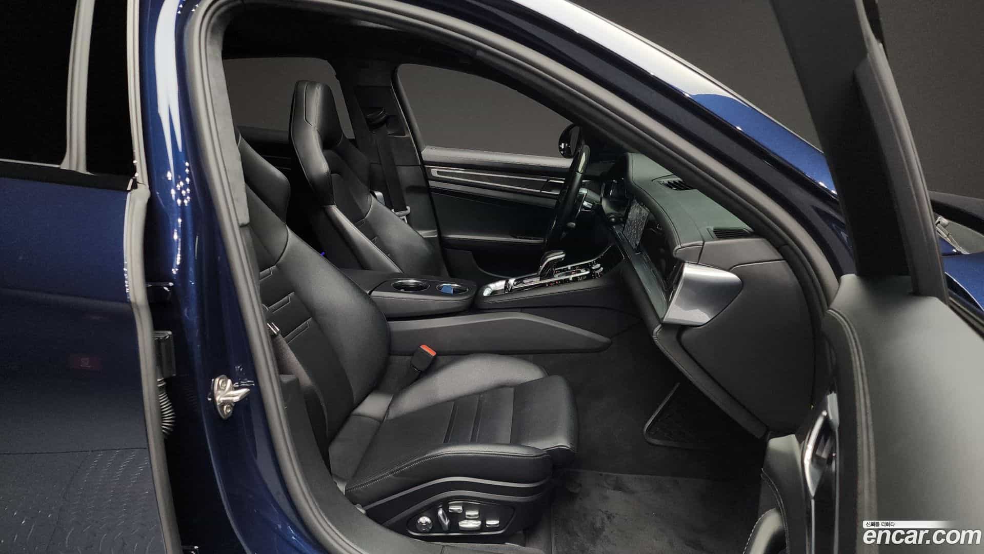 Panamera Porsche 2019.8-OPTION-015