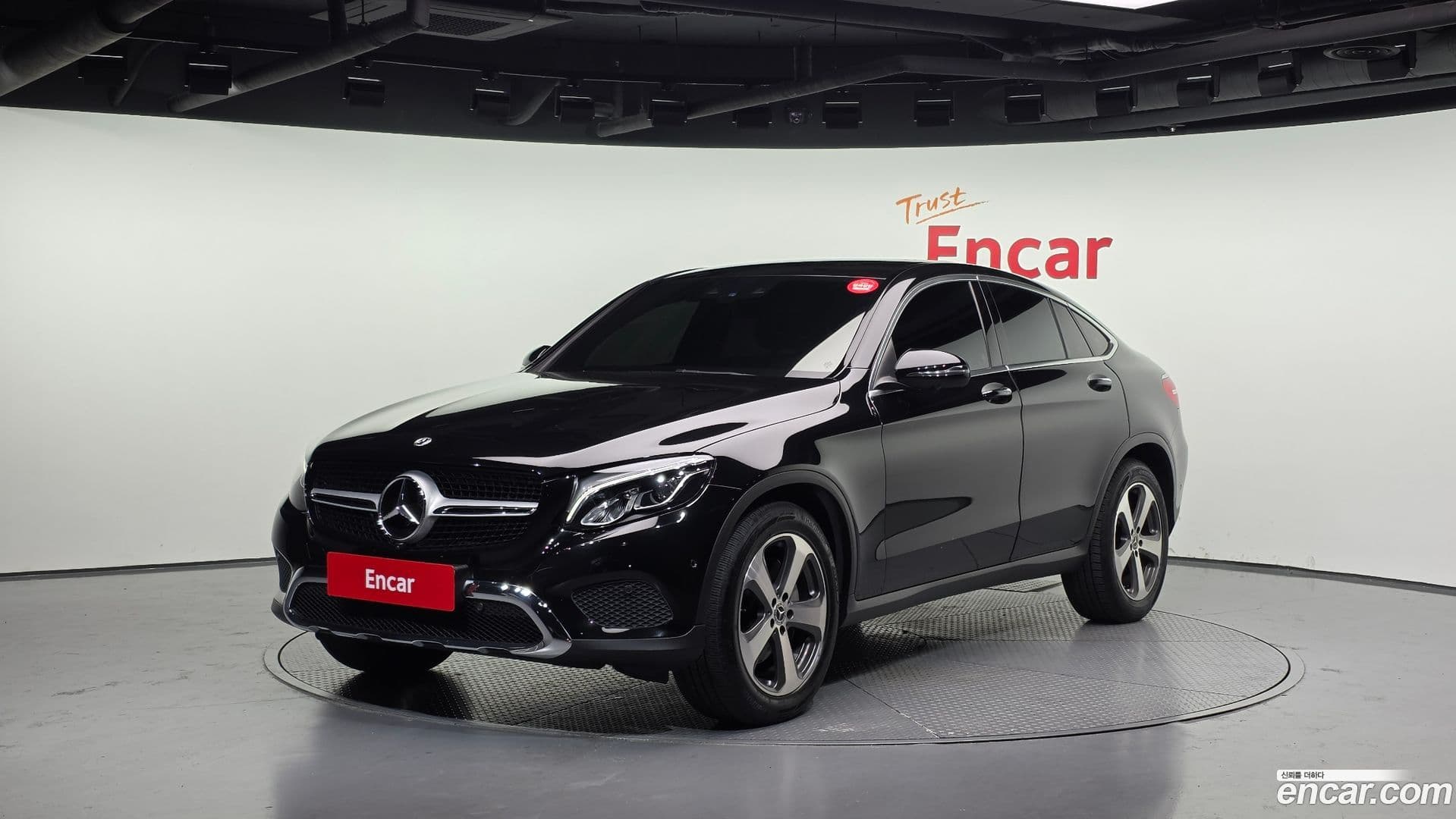 Main__Slider__Photo:GLC-Class Mercedes-Benz 2019.2-0