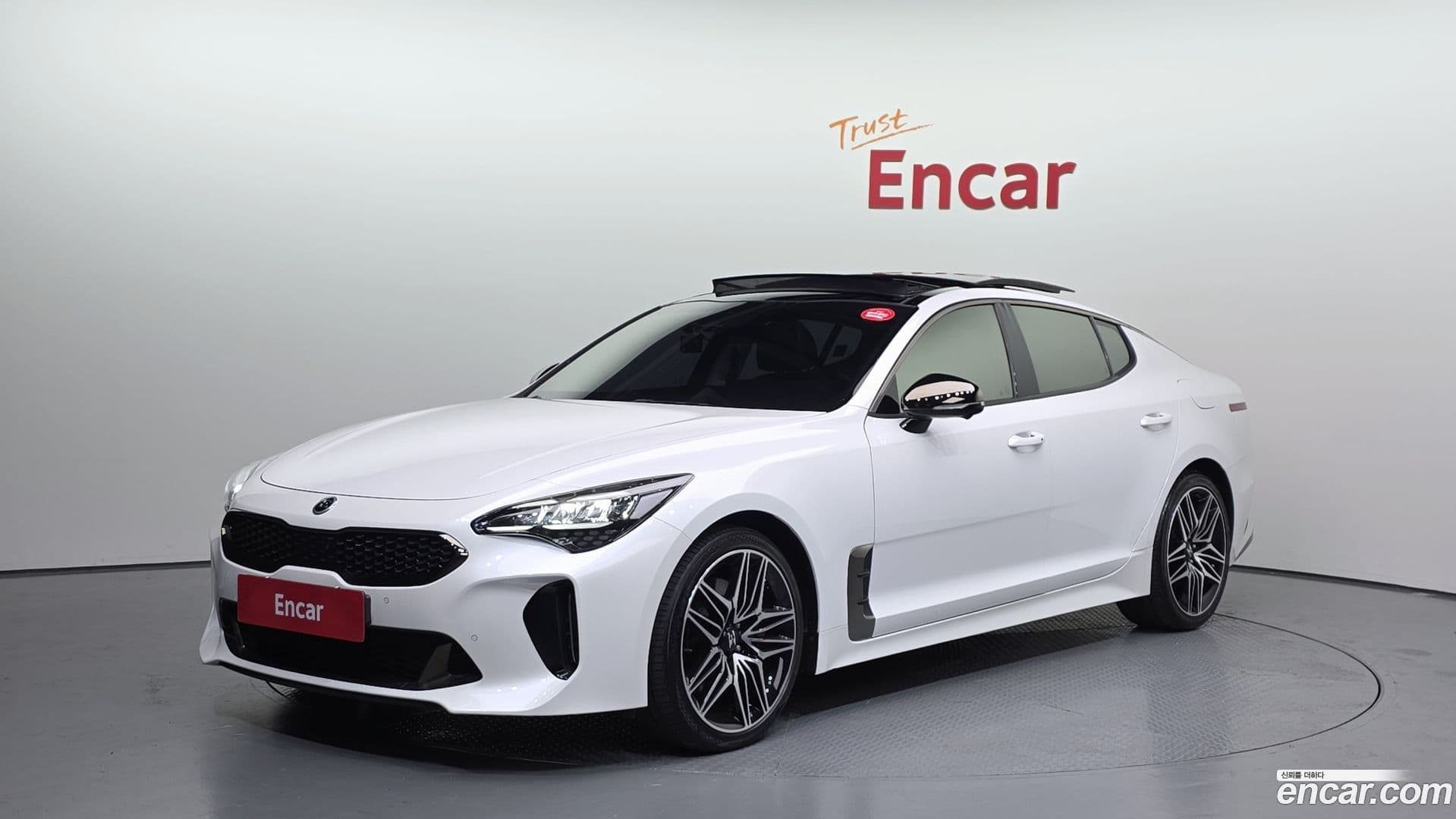 Main__Slider__Photo:Stinger Kia 2020.11-0