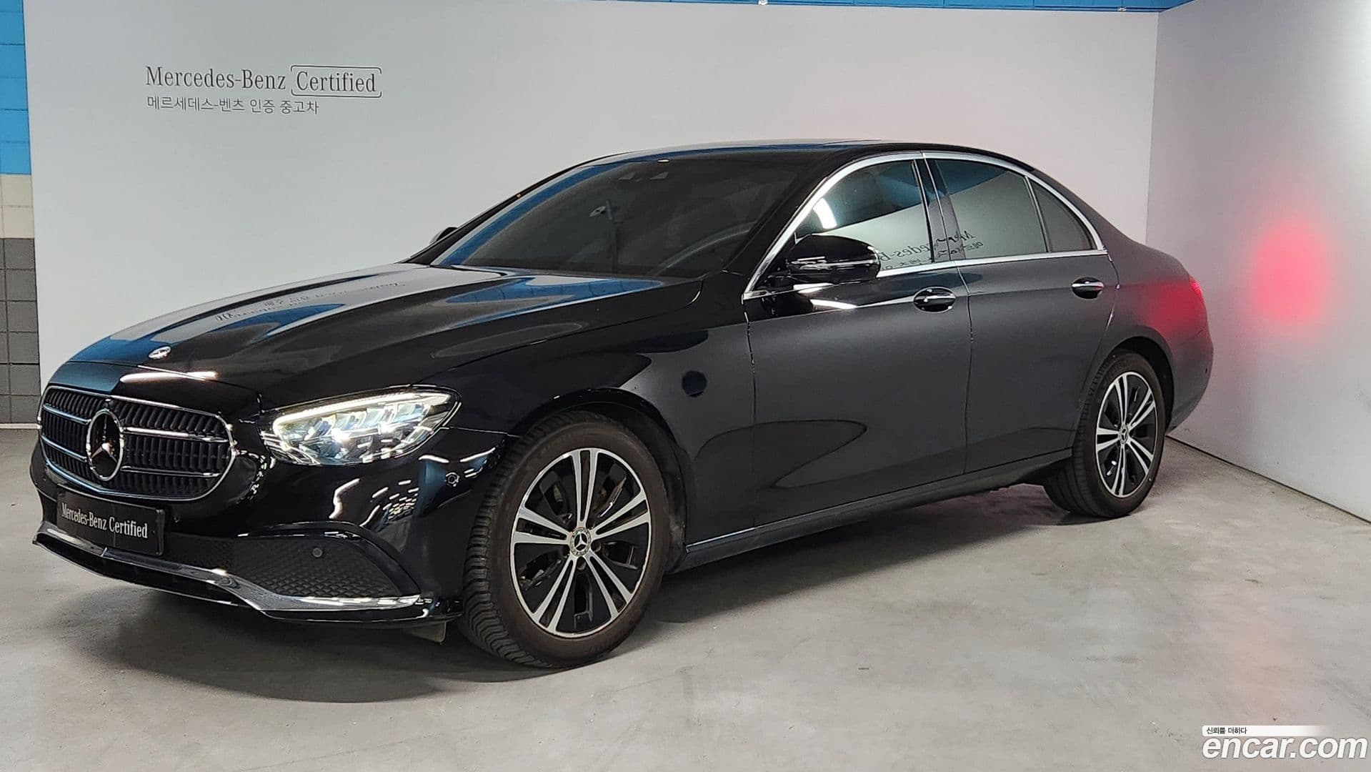 Main__Slider__Photo:E-Class Mercedes-Benz 2022.9-0