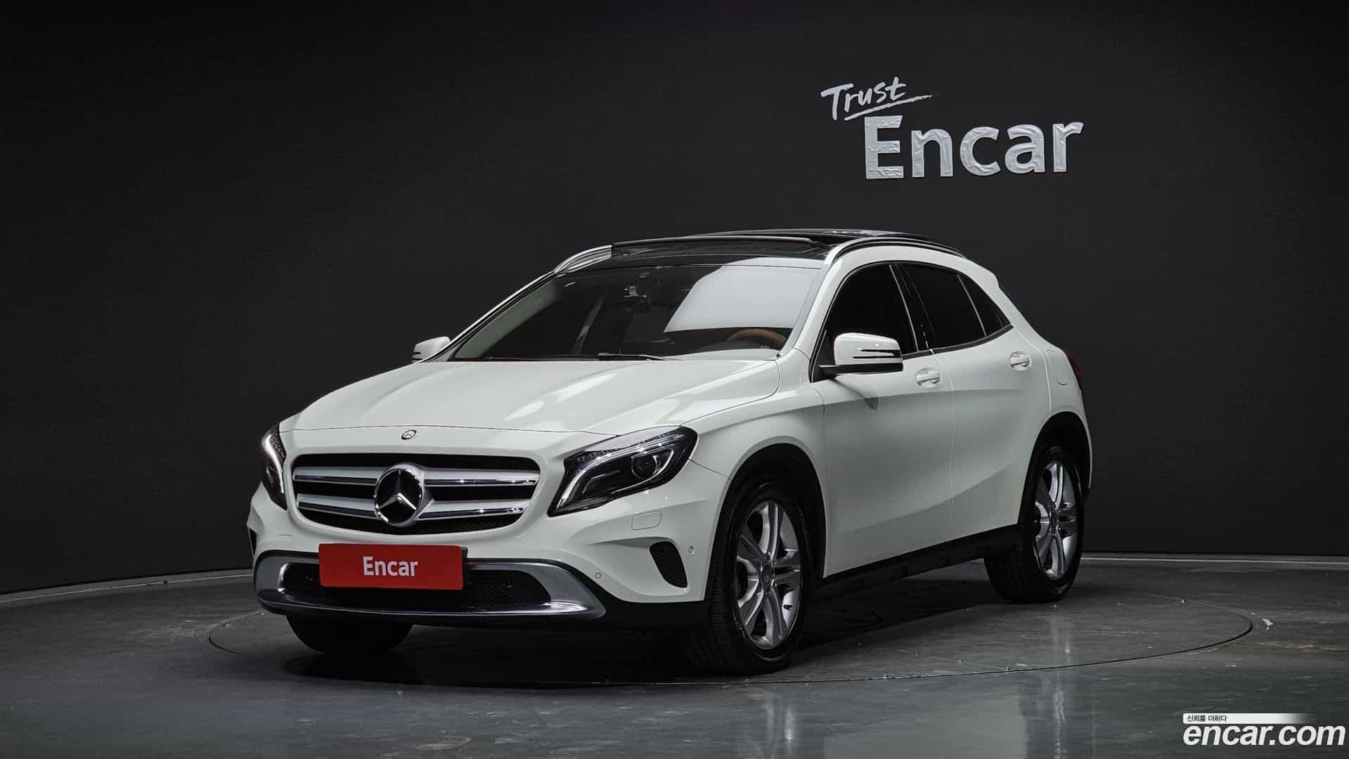 GLA-Class Mercedes-Benz 2015.8-OUTER-001