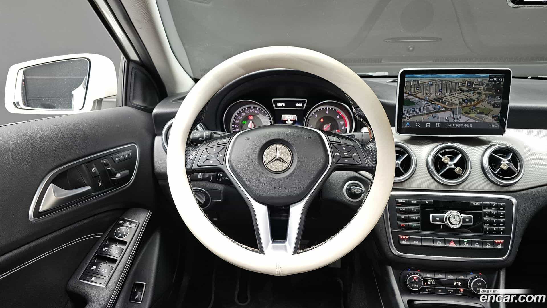 GLA-Class Mercedes-Benz 2015.8-OPTION-017