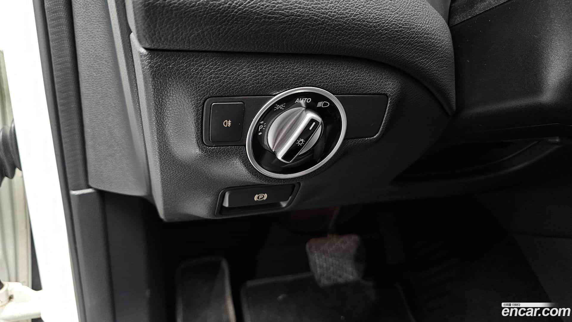 GLA-Class Mercedes-Benz 2015.8-OPTION-022