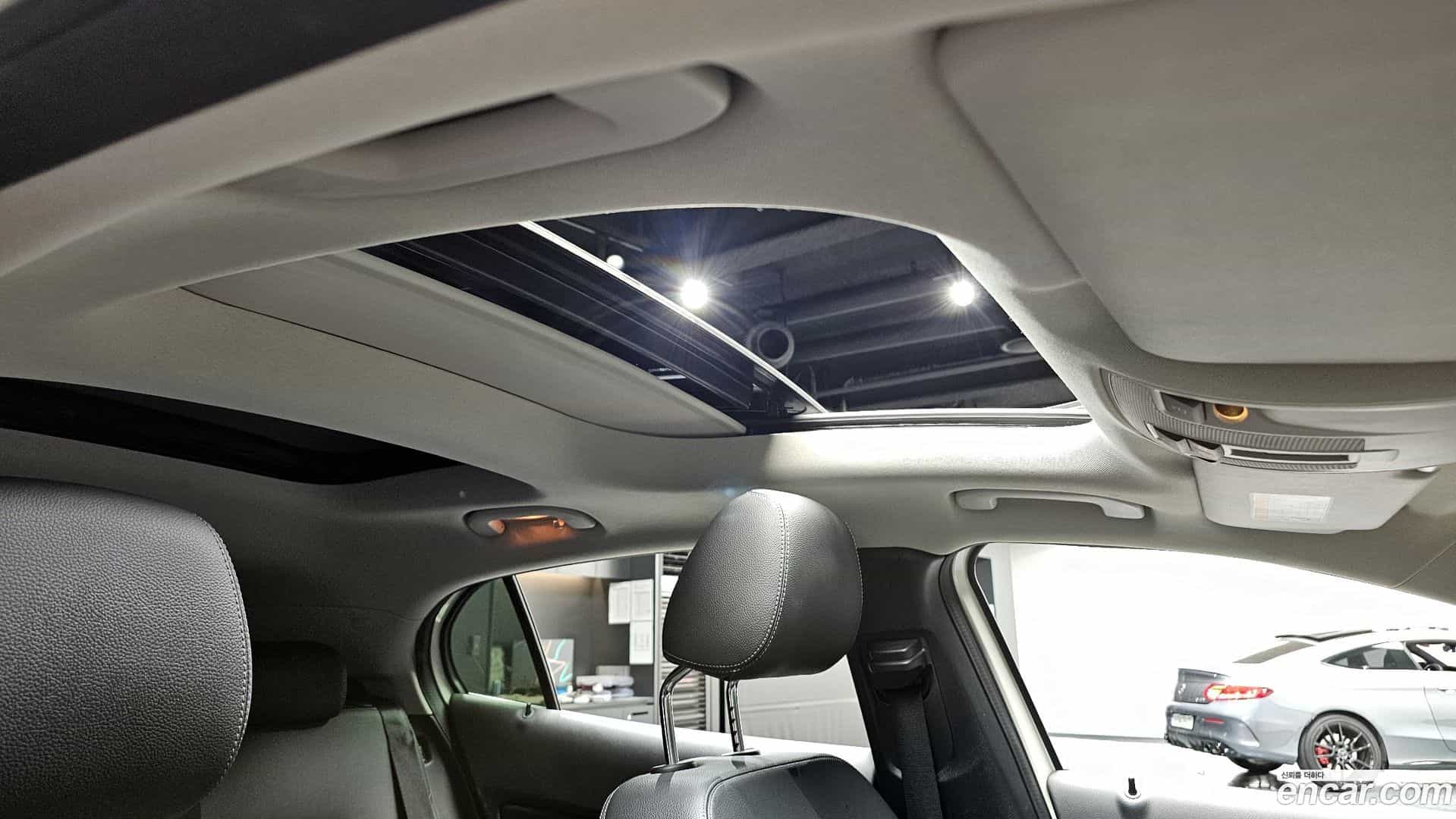 GLA-Class Mercedes-Benz 2015.8-OPTION-023