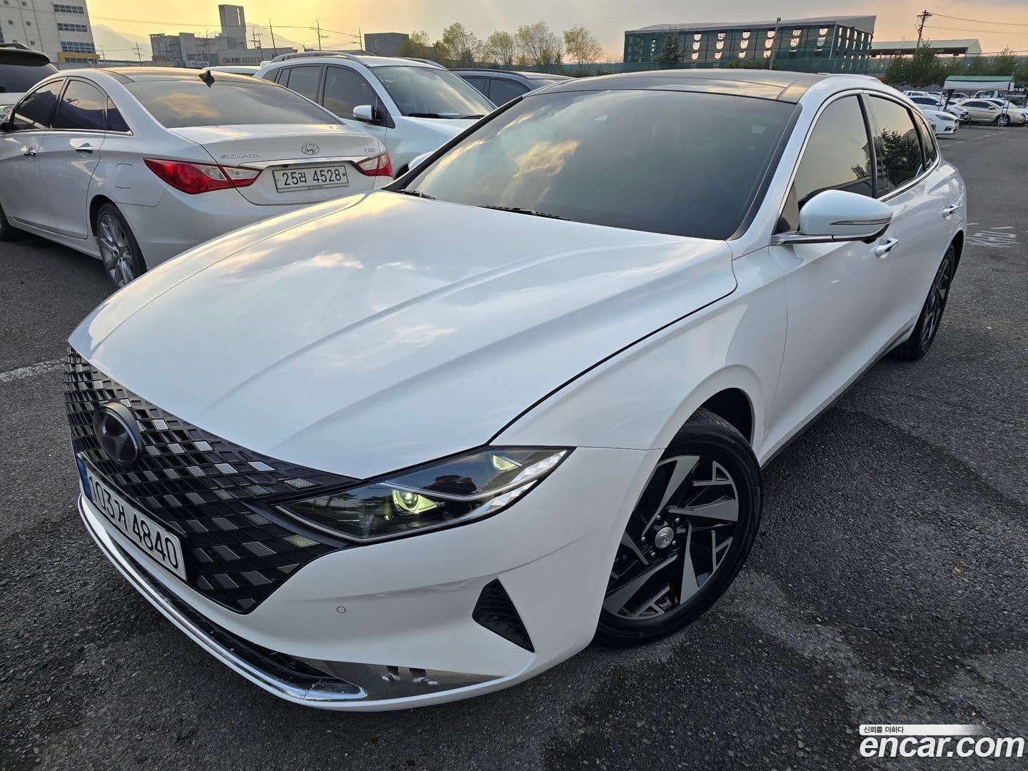 Main__Slider__Photo:Grandeur Hyundai 2022.6-0