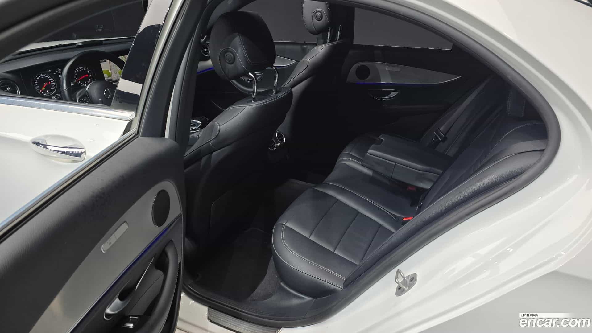 E-Class Mercedes-Benz 2018.9-OPTION-015