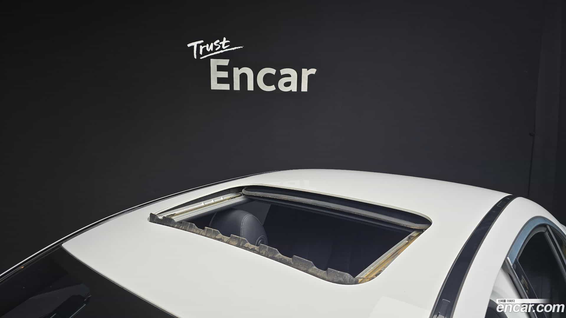E-Class Mercedes-Benz 2018.9-OPTION-024