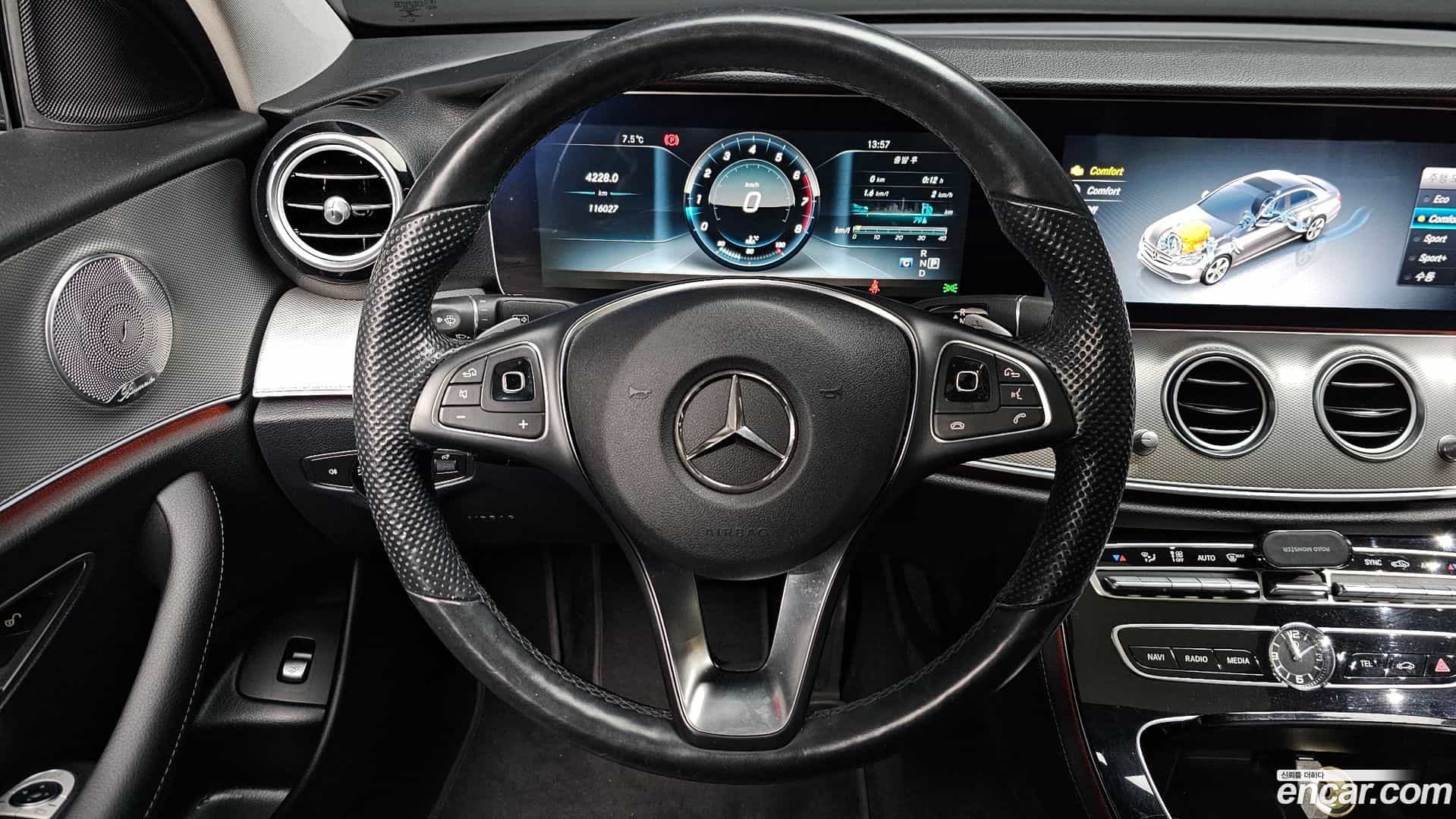 E-Class Mercedes-Benz 2017.0-OPTION-017