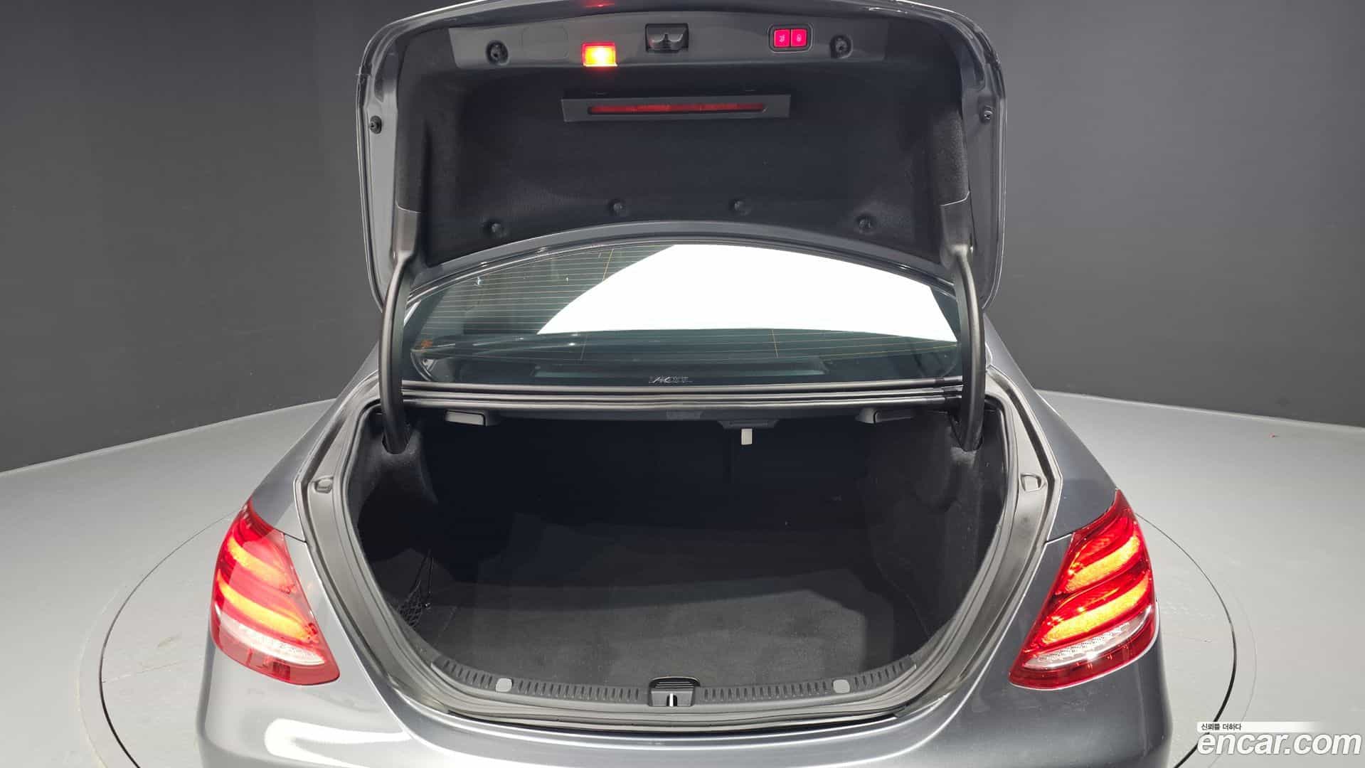 E-Class Mercedes-Benz 2017.0-OPTION-024
