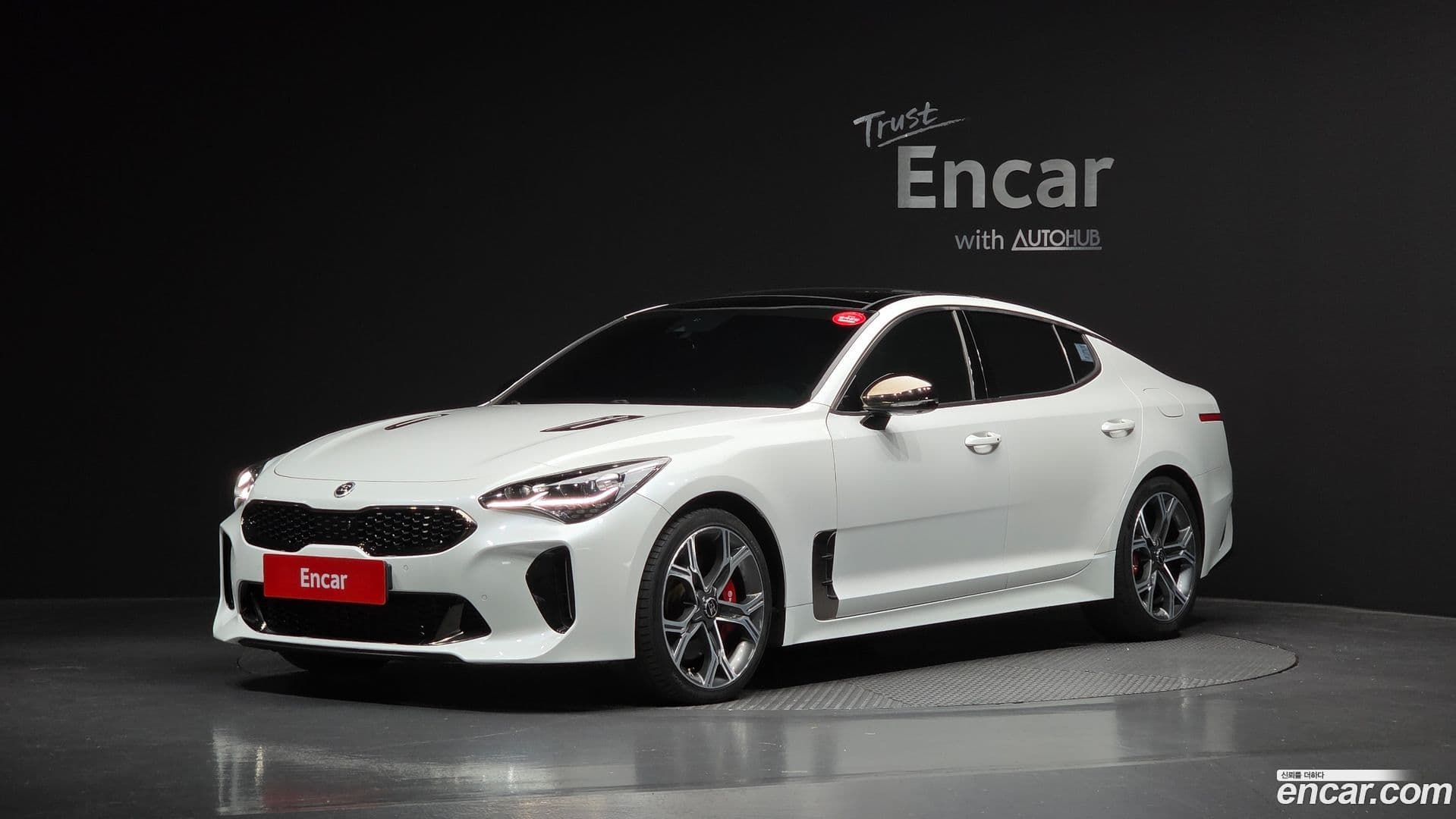 Main__Slider__Photo:Stinger Kia 2019.7-0