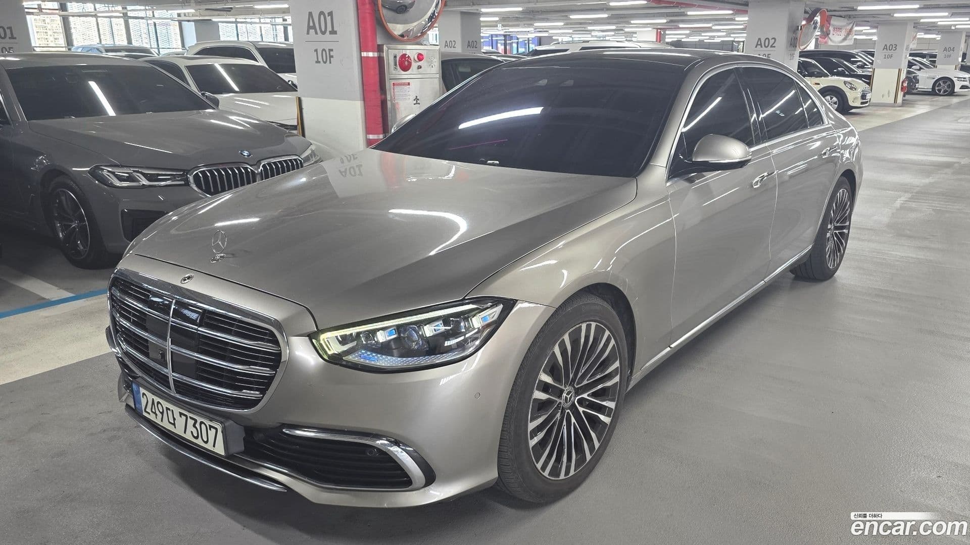 Main__Slider__Photo:S-Class Mercedes-Benz 2021.10-0