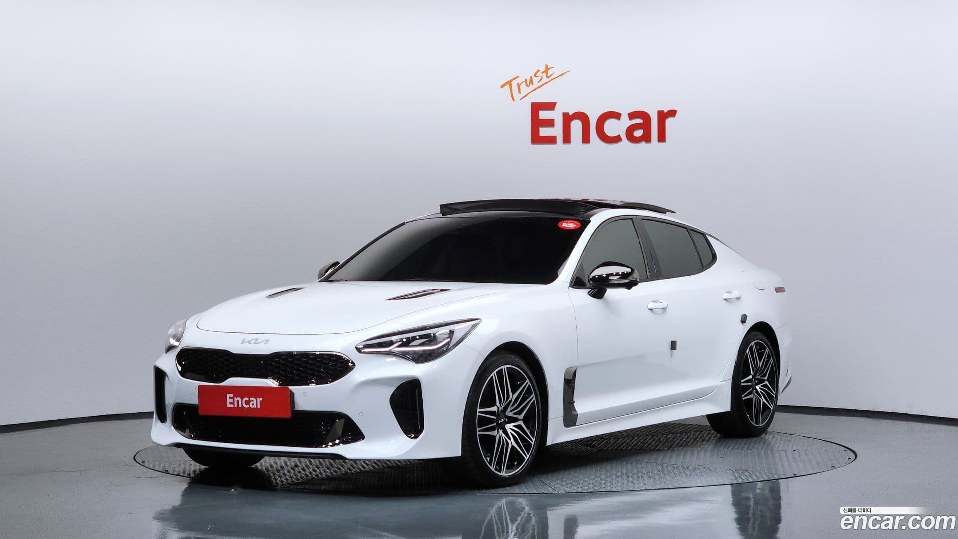 Main__Slider__Photo:Stinger Kia 2023.1-0
