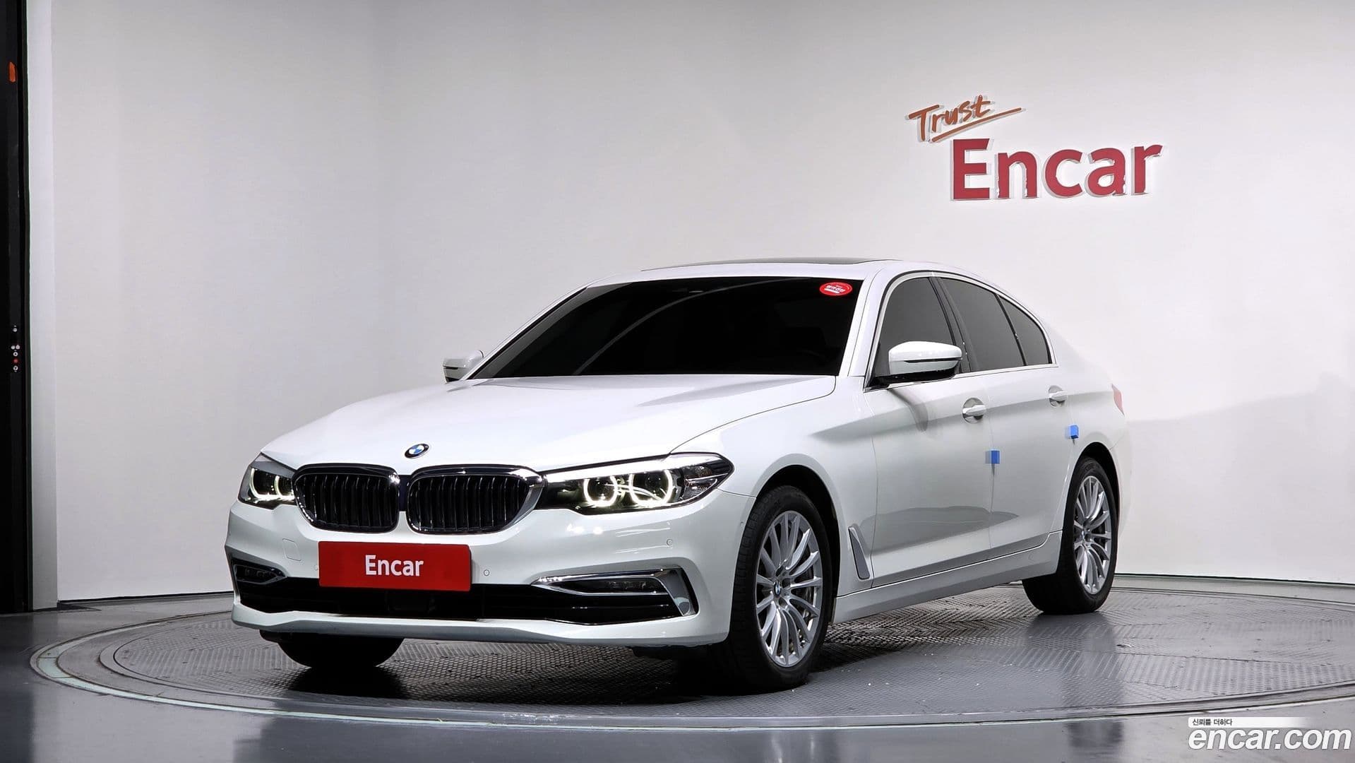 Main__Slider__Photo:5-Series BMW 2019.8-0