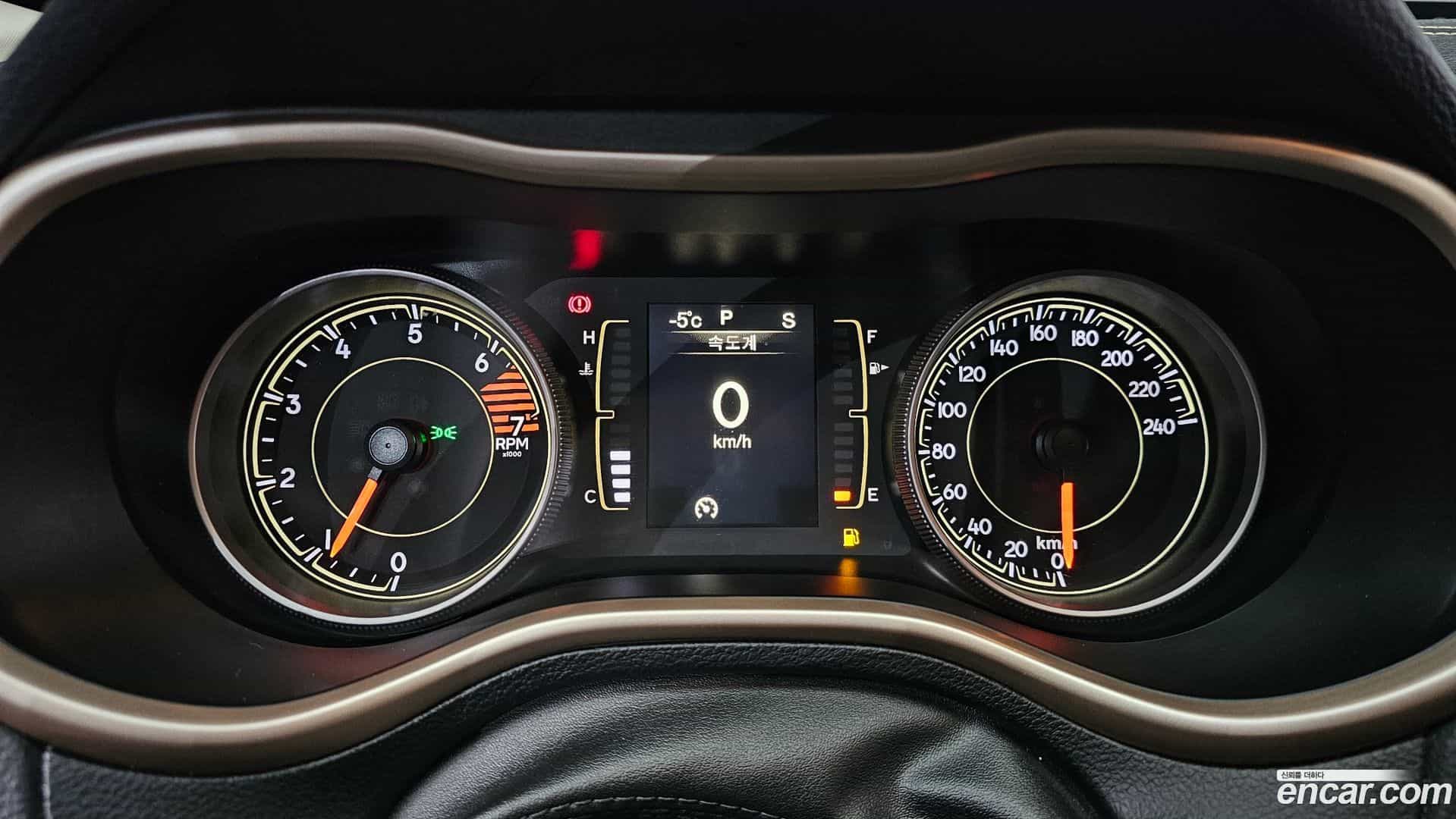 Cherokee Jeep 2017.1-INNER-008