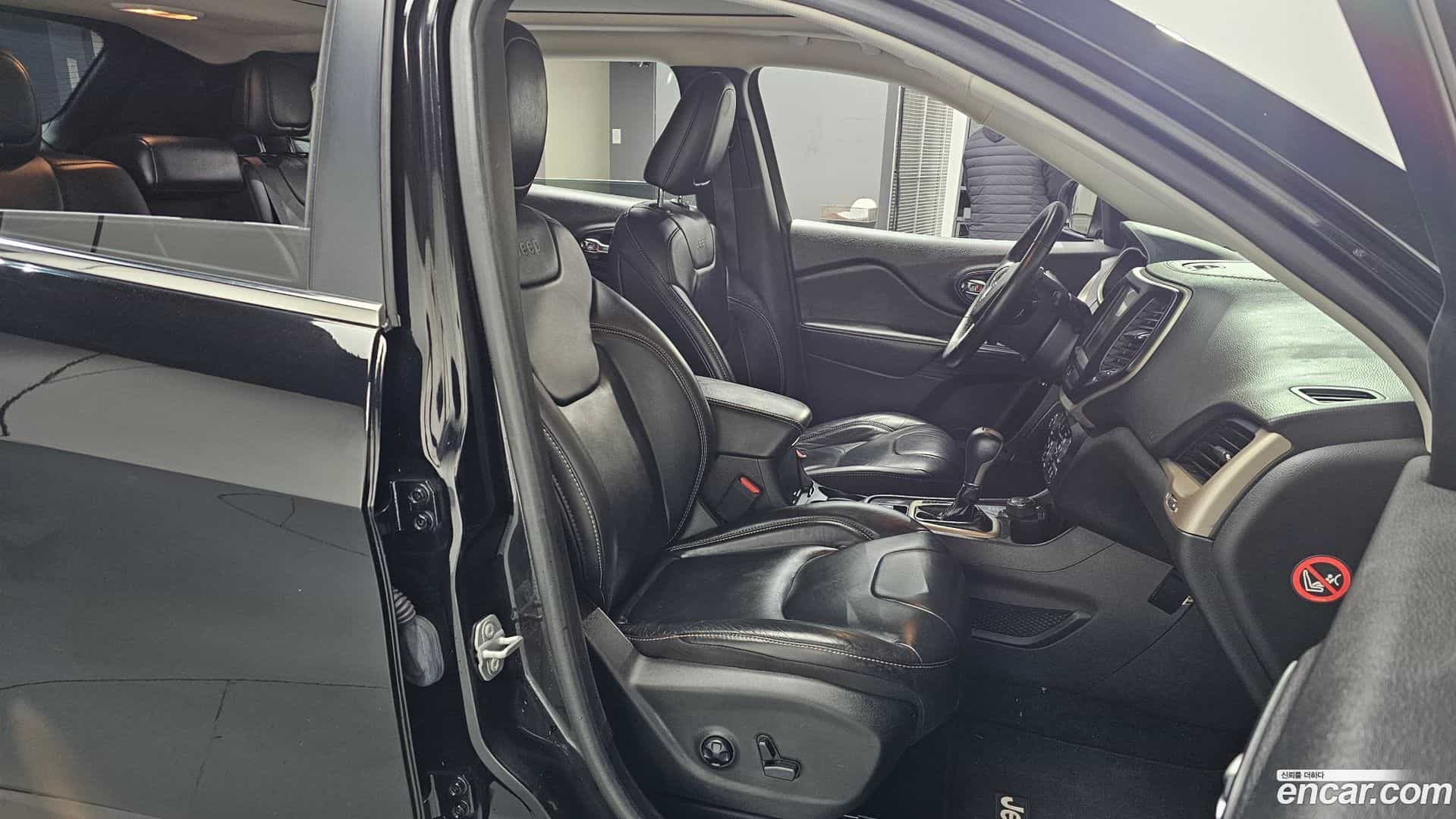 Cherokee Jeep 2017.1-INNER-010