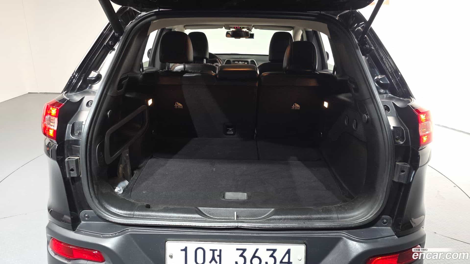 Cherokee Jeep 2017.1-OPTION-024