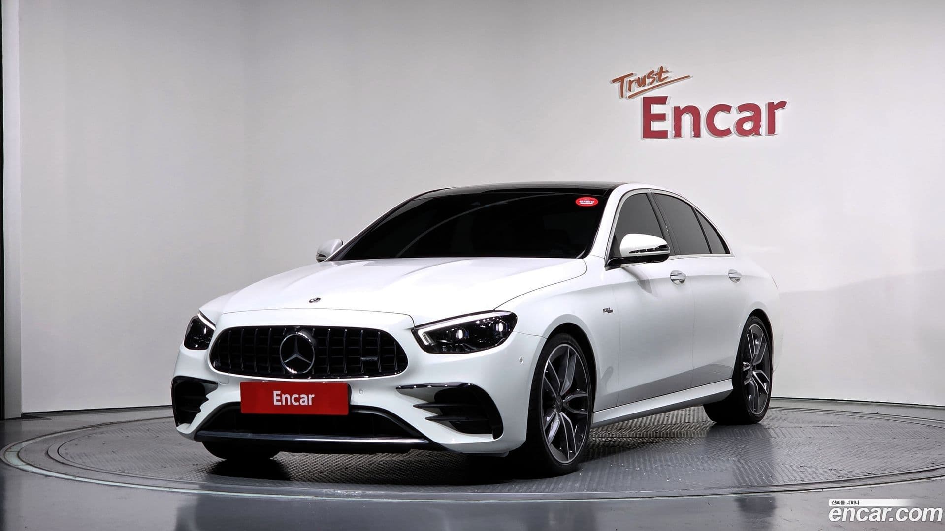 Main__Slider__Photo:E-Class Mercedes-Benz 2021.9-0