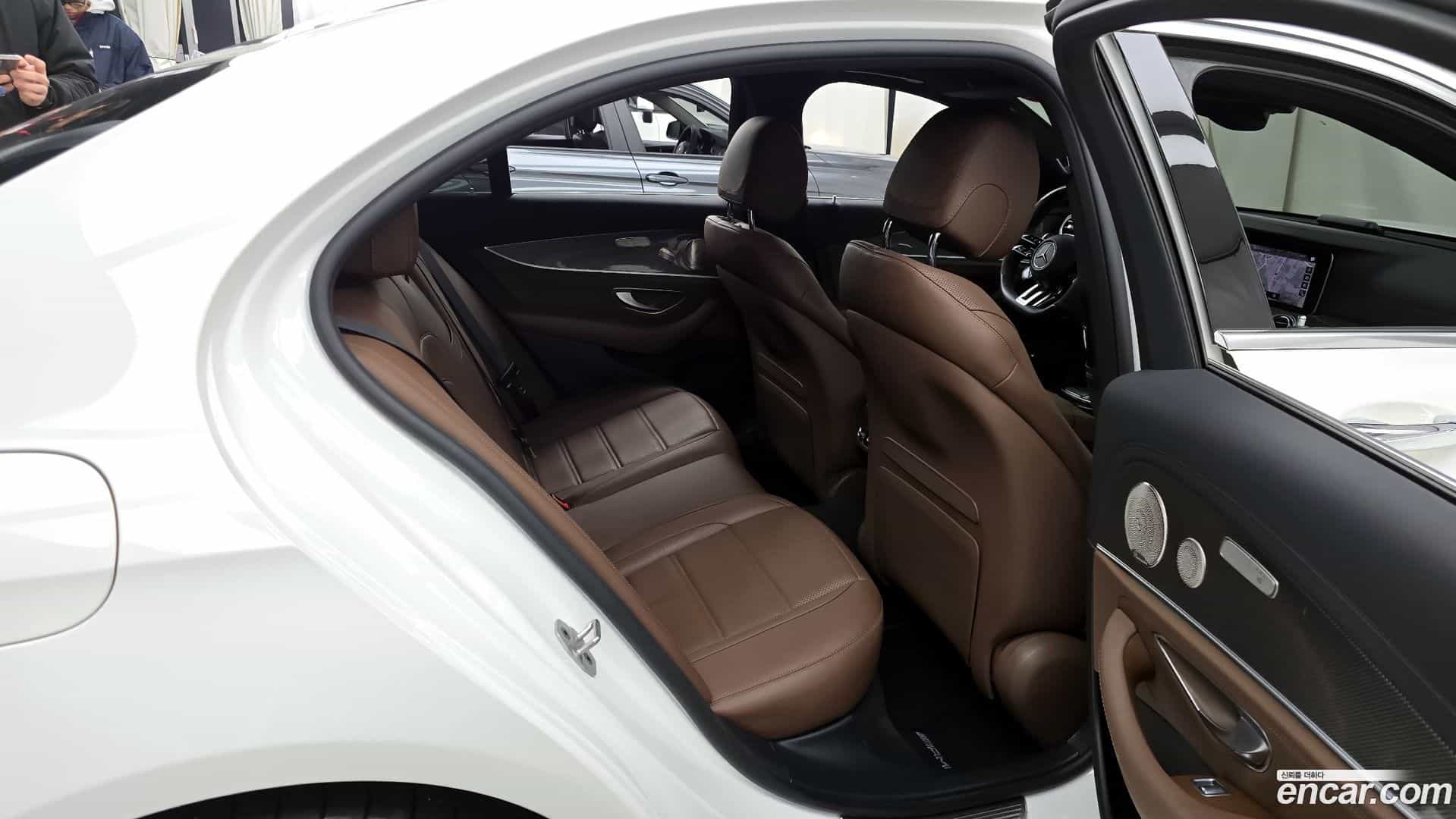 E-Class Mercedes-Benz 2021.9-OPTION-016