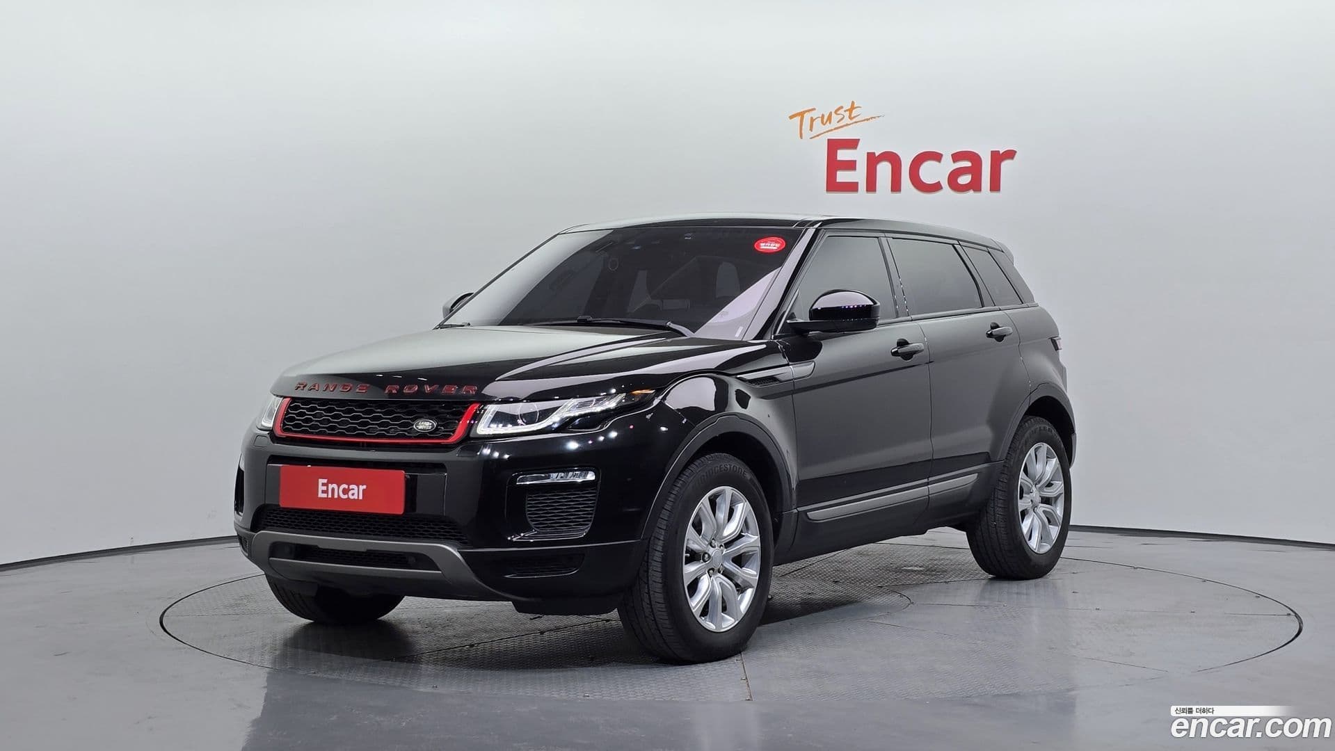 Main__Slider__Photo:Range Rover Evoque Land Rover 2019.1-0