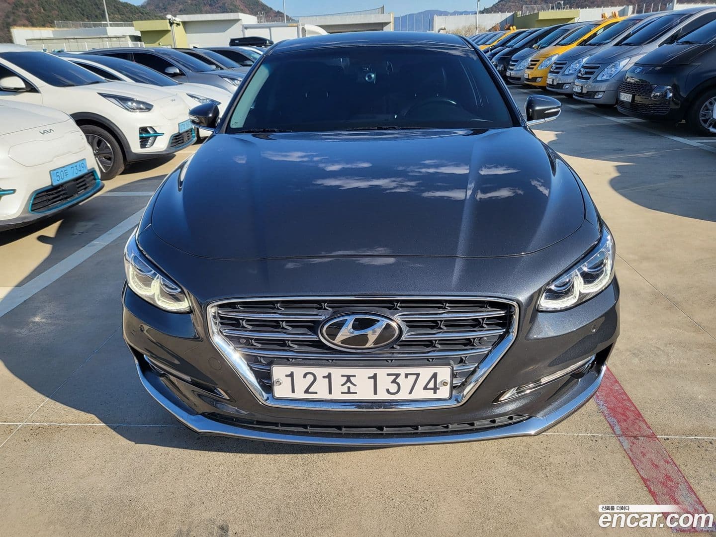 Main__Slider__Photo:Grandeur Hyundai 2018.1-0