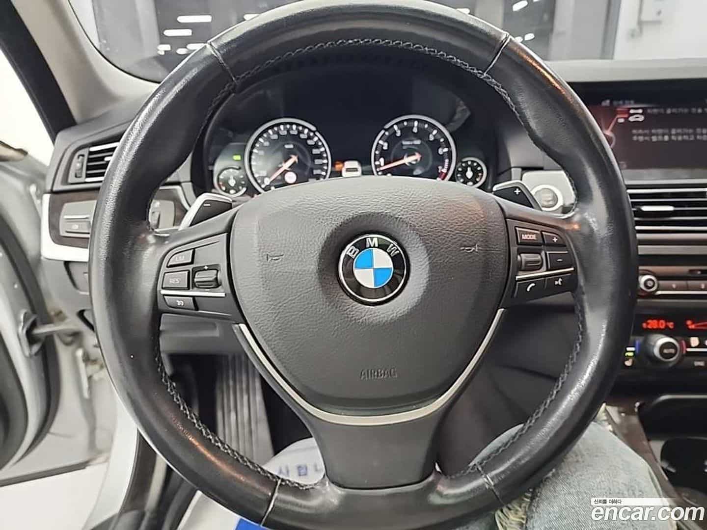 5-Series BMW 2015.5-INNER-009