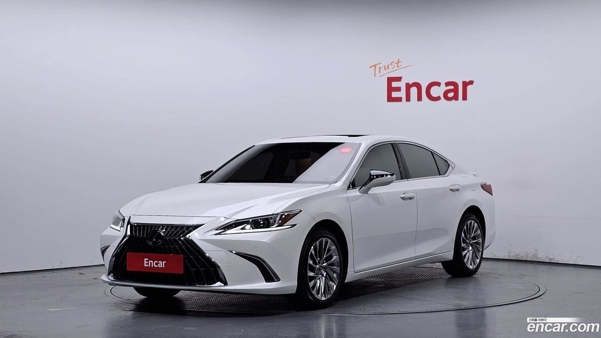Main__Slider__Photo:ES Lexus 2023.1-0
