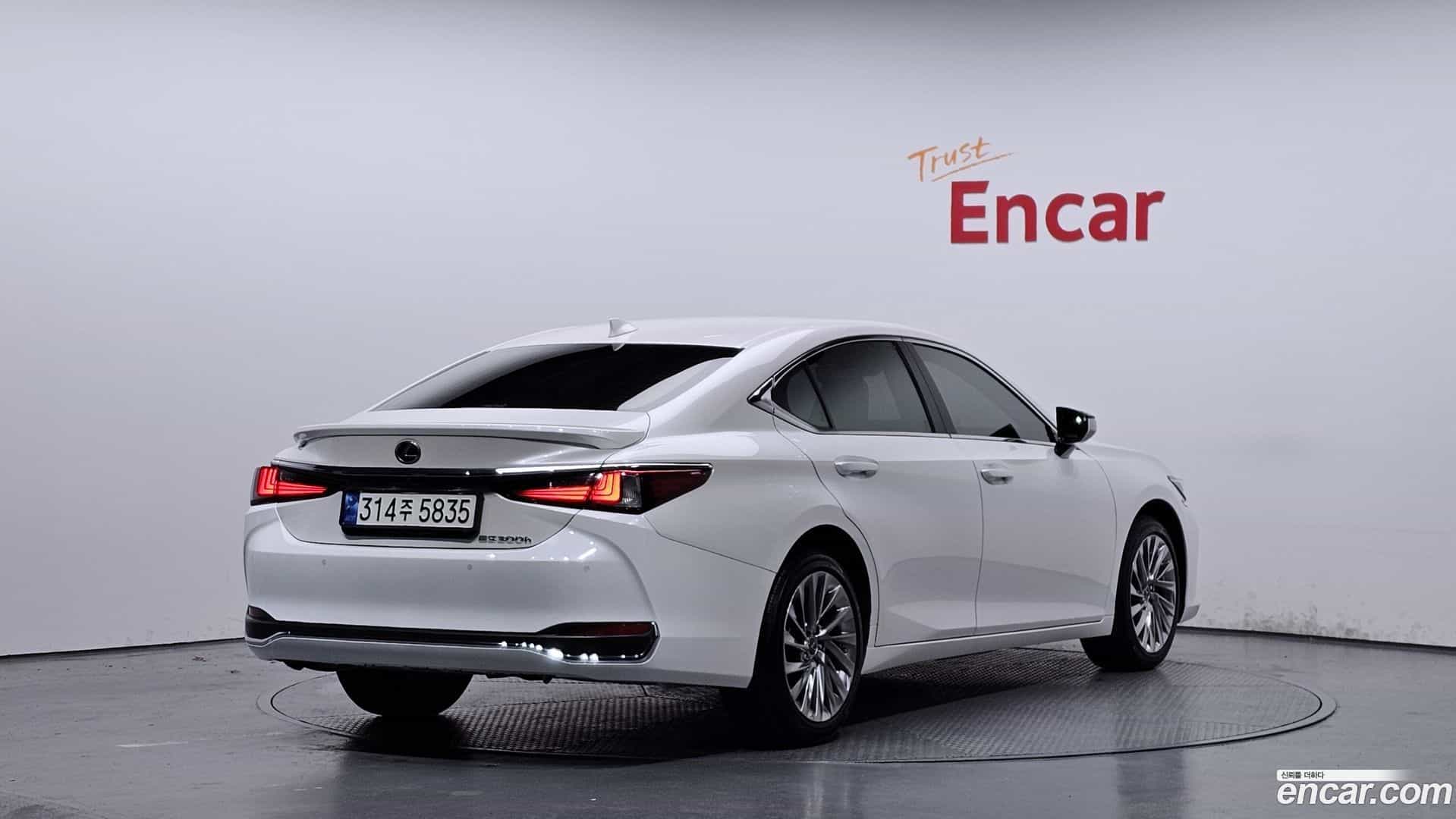 ES Lexus 2023.1-OUTER-002