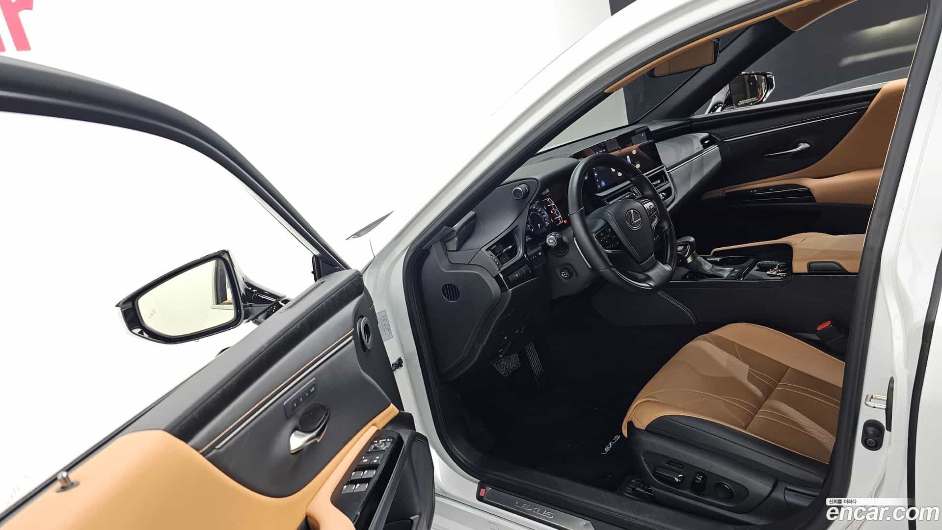 ES Lexus 2023.1-INNER-010