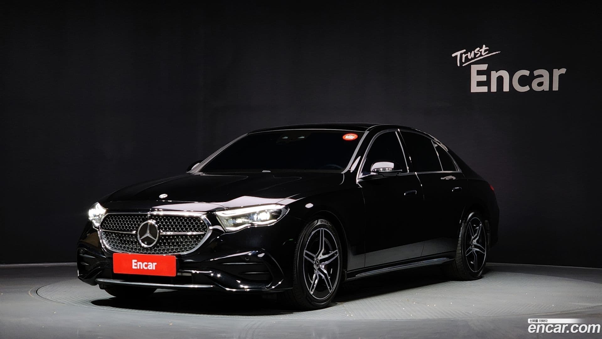 Main__Slider__Photo:E-Class Mercedes-Benz 2024.5-0