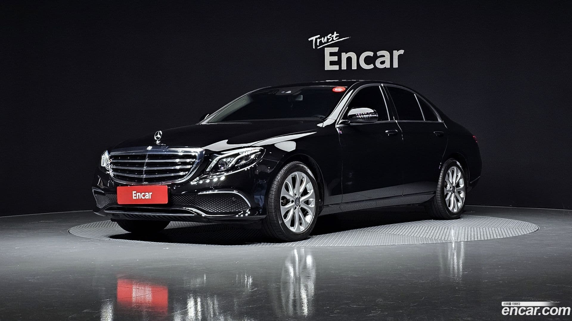 Main__Slider__Photo:E-Class Mercedes-Benz 2016.8-0