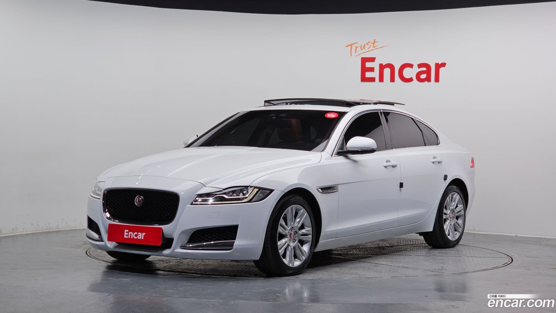 Main__Slider__Photo:XF Jaguar 2016.11-0