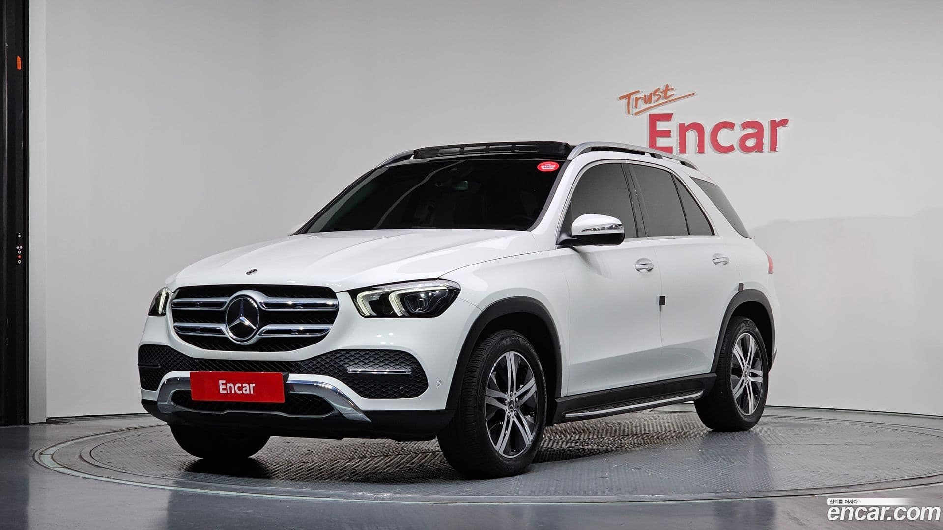 Main__Slider__Photo:GLE-Class Mercedes-Benz 2020.9-0