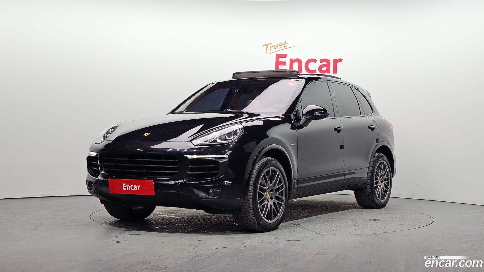 Main__Slider__Photo:Cayenne Porsche 2017.5-0