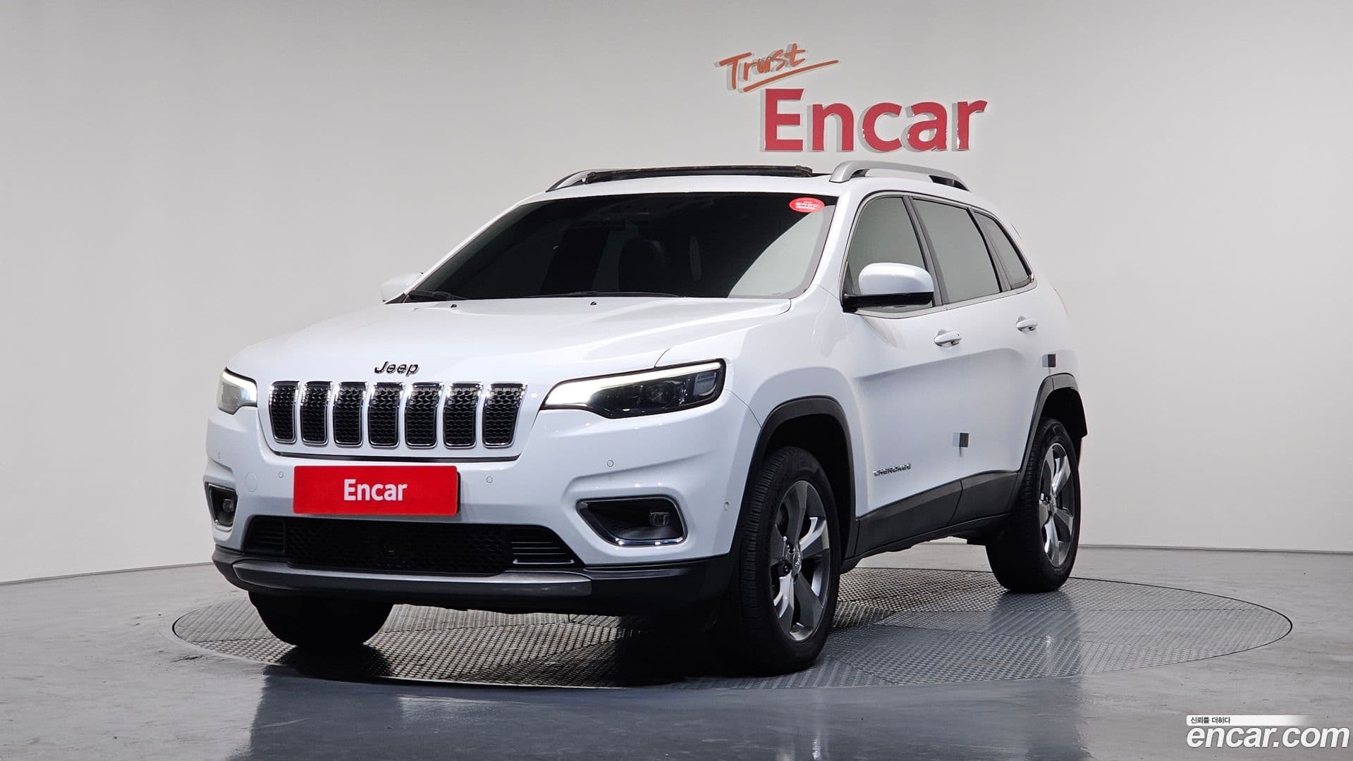 Main__Slider__Photo:Cherokee Jeep 2021.2-0