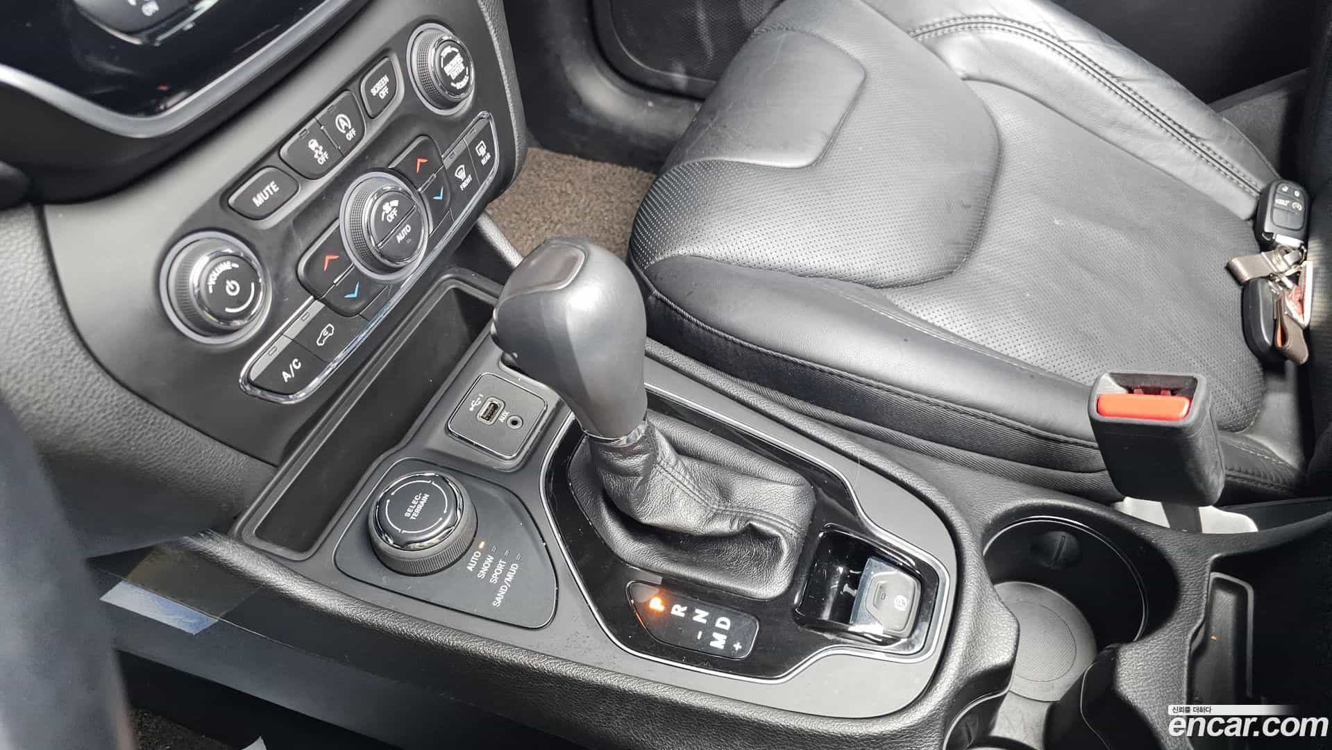 Cherokee Jeep 2021.2-INNER-009