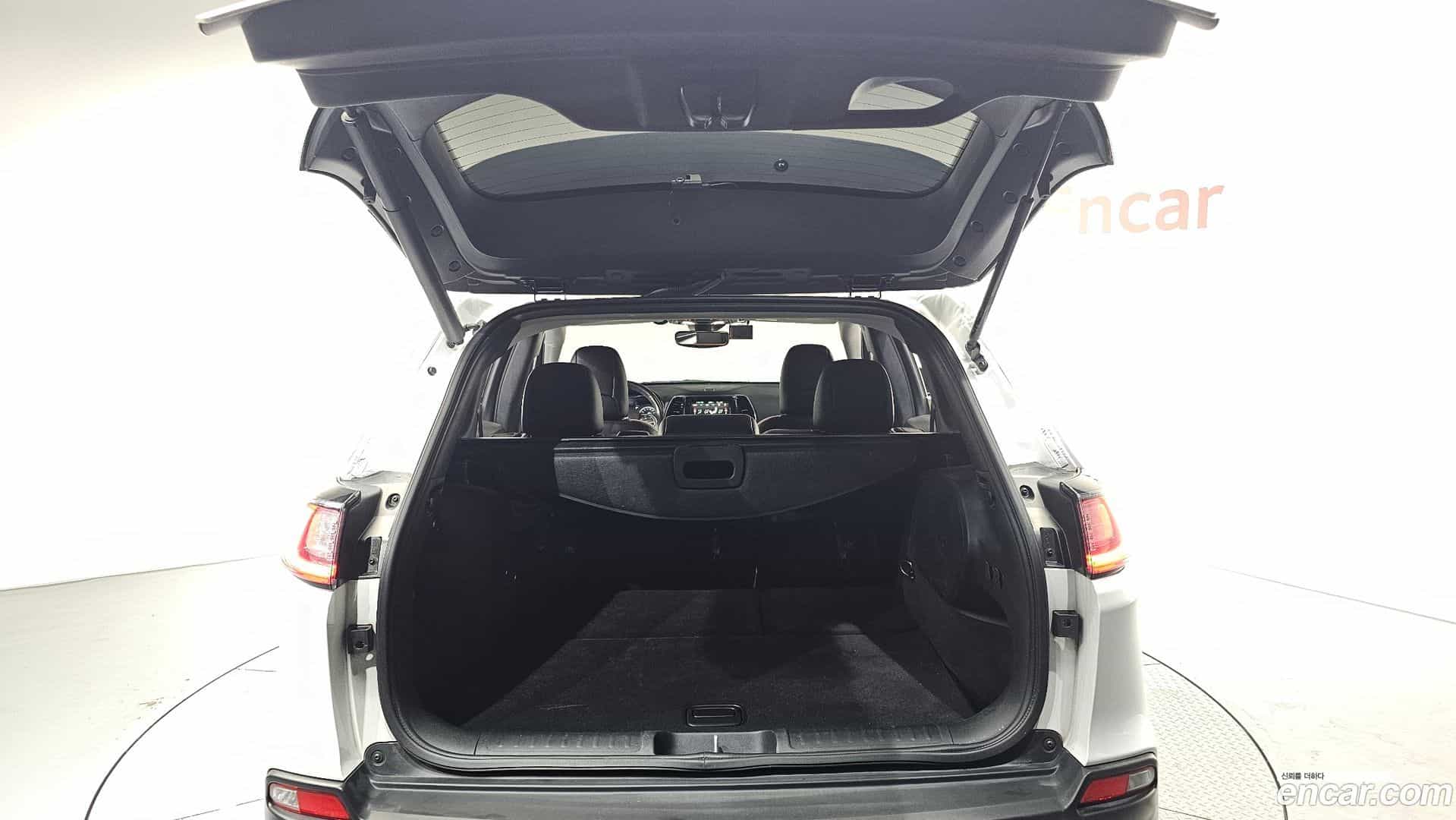 Cherokee Jeep 2021.2-OPTION-024