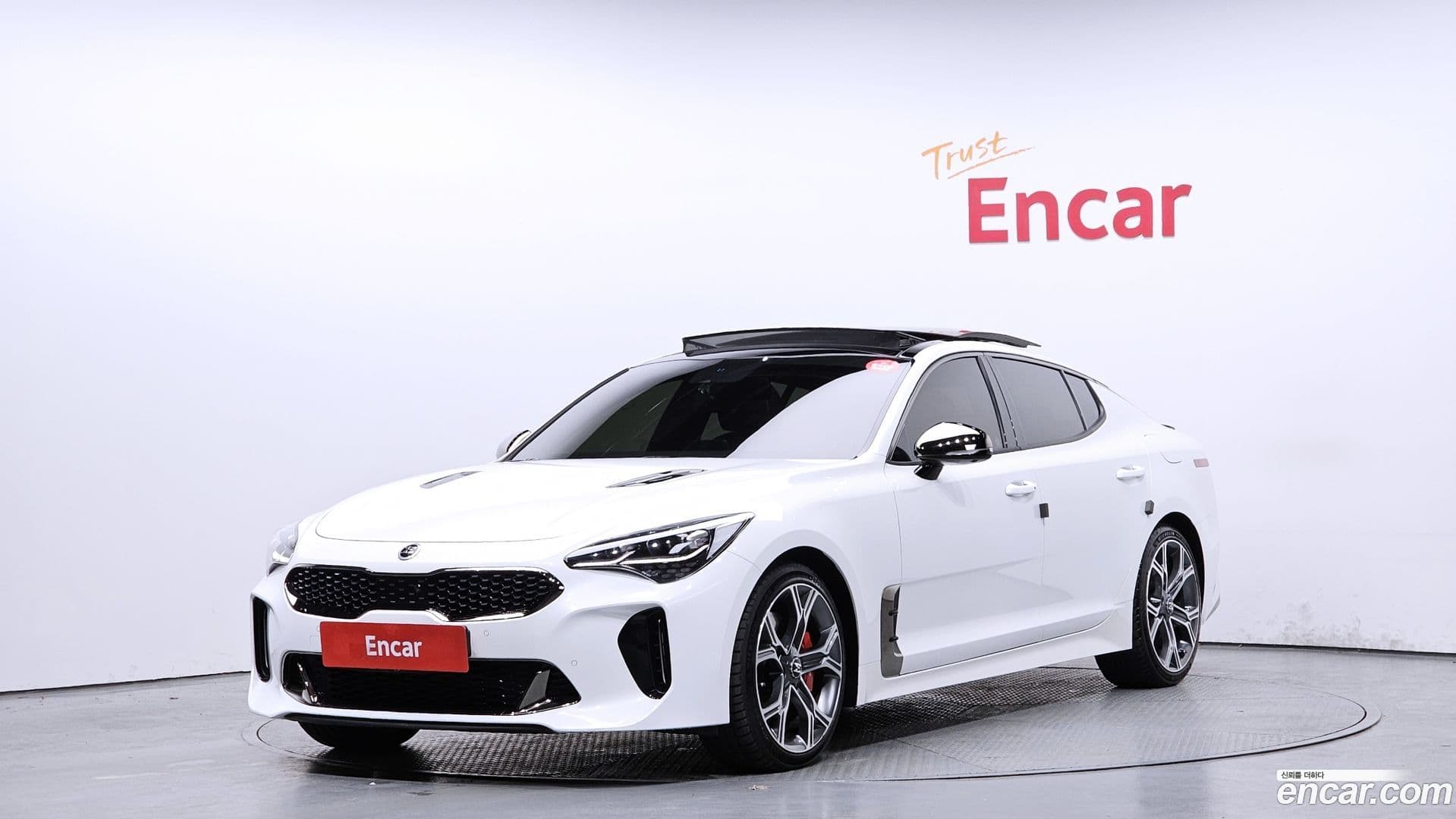 Main__Slider__Photo:Stinger Kia 2019.2-0