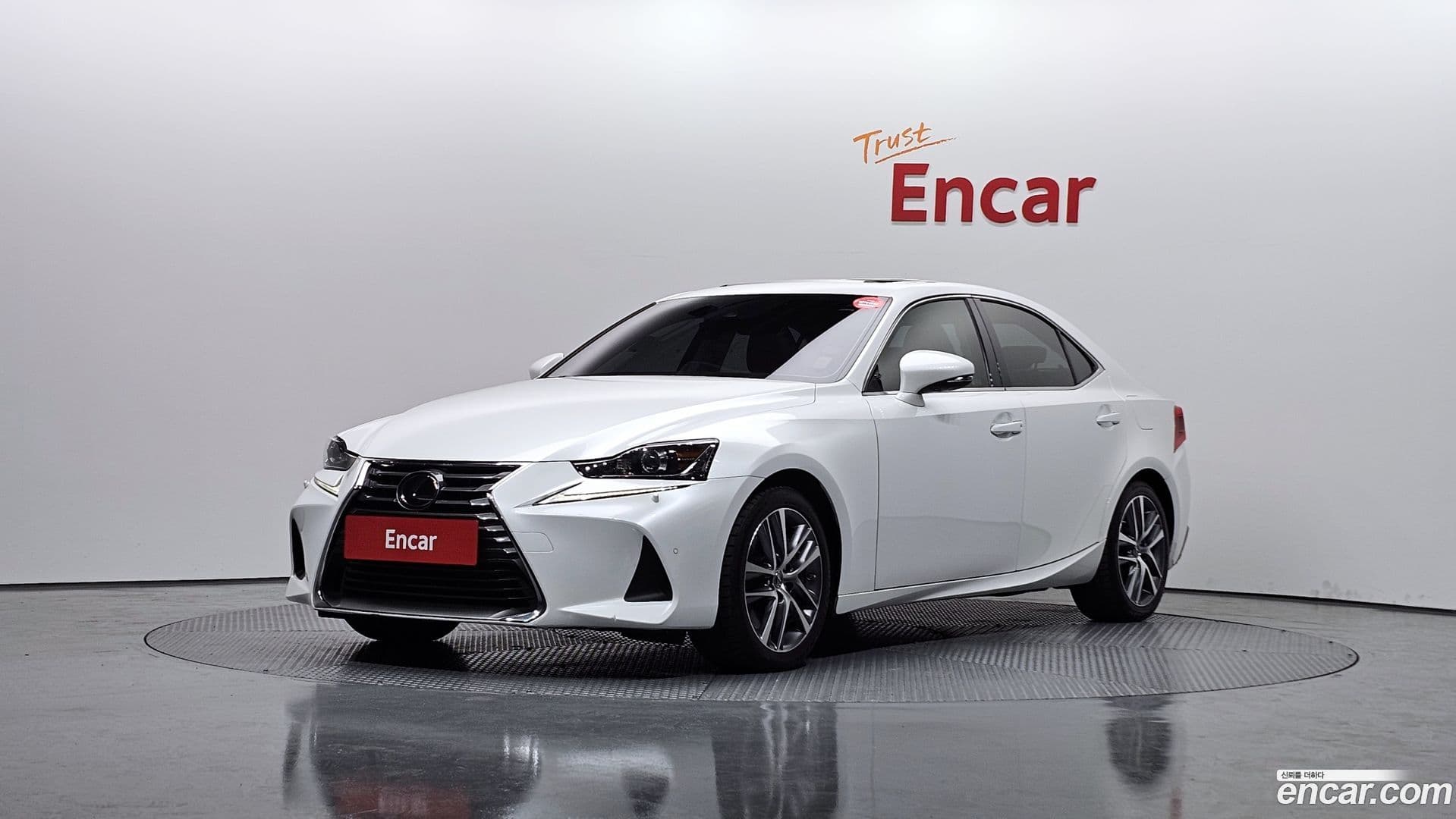Main__Slider__Photo:IS Lexus 2019.4-0