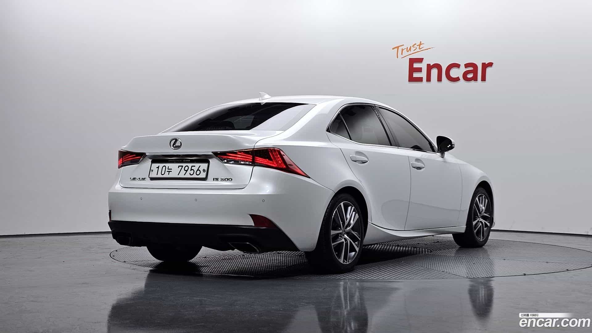 IS Lexus 2019.4-OUTER-002