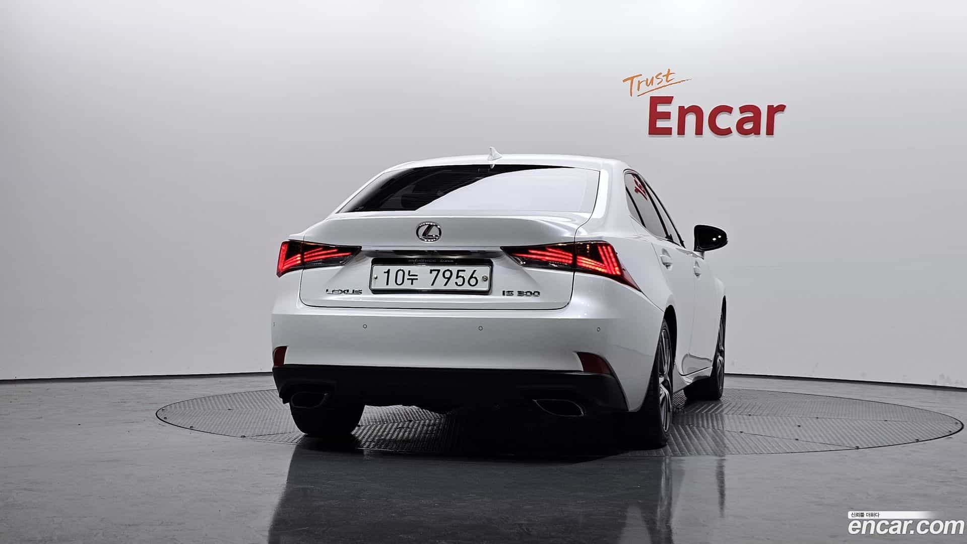 IS Lexus 2019.4-OUTER-004