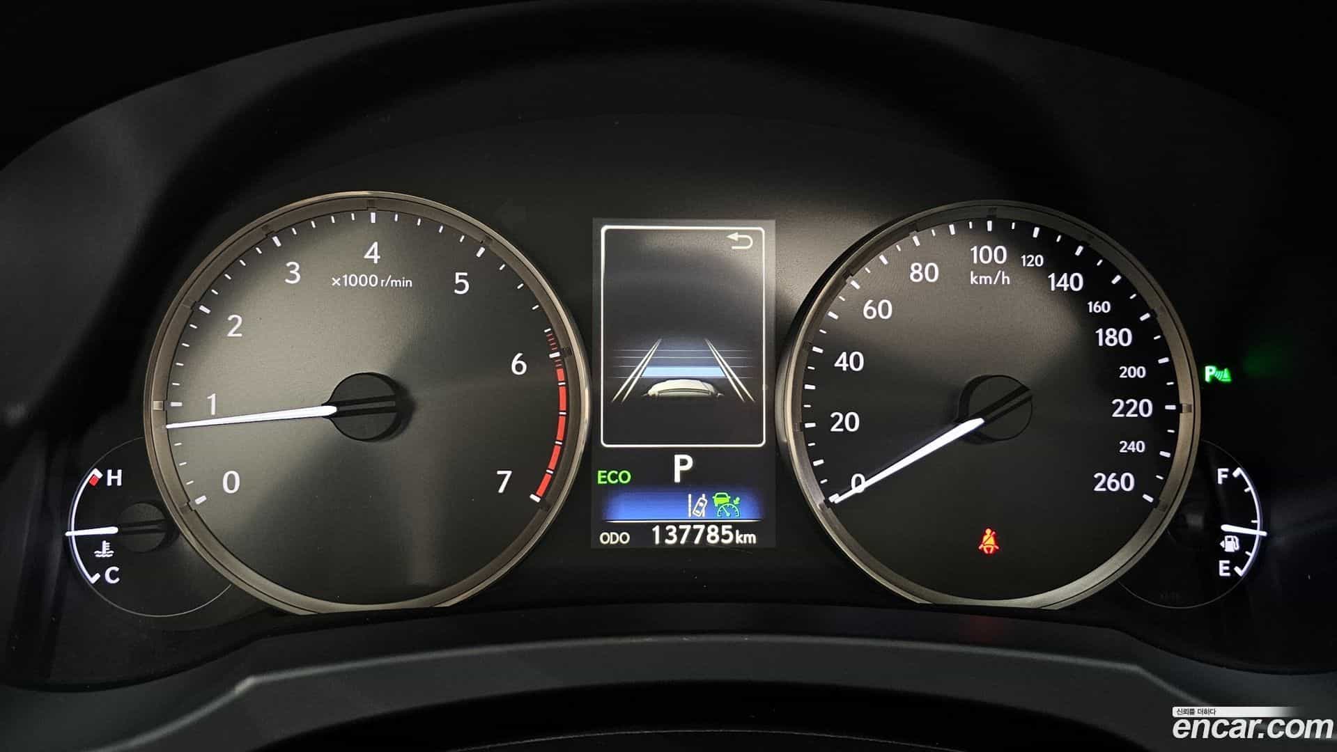 IS Lexus 2019.4-INNER-008