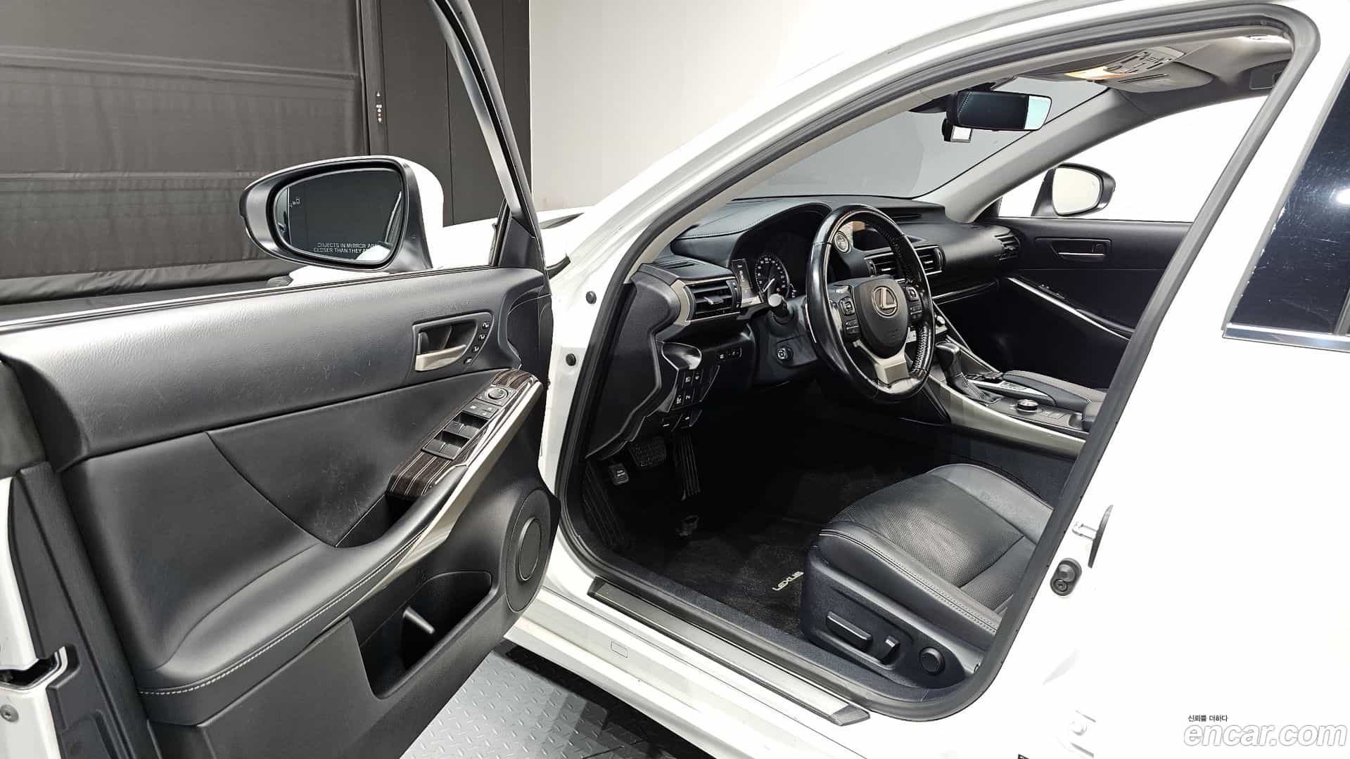 IS Lexus 2019.4-OPTION-015