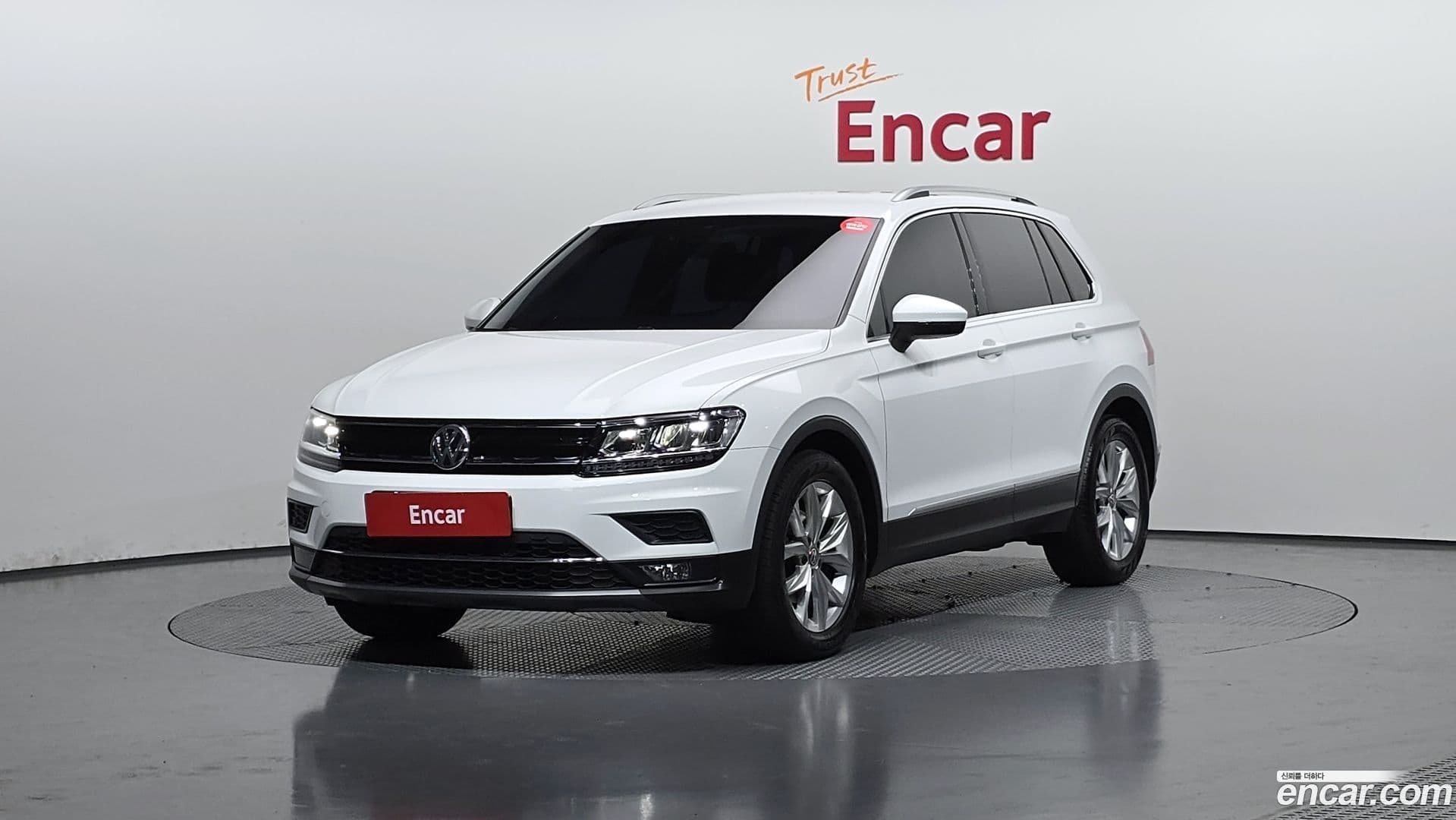 Main__Slider__Photo:Tiguan Volkswagen 2020.9-0