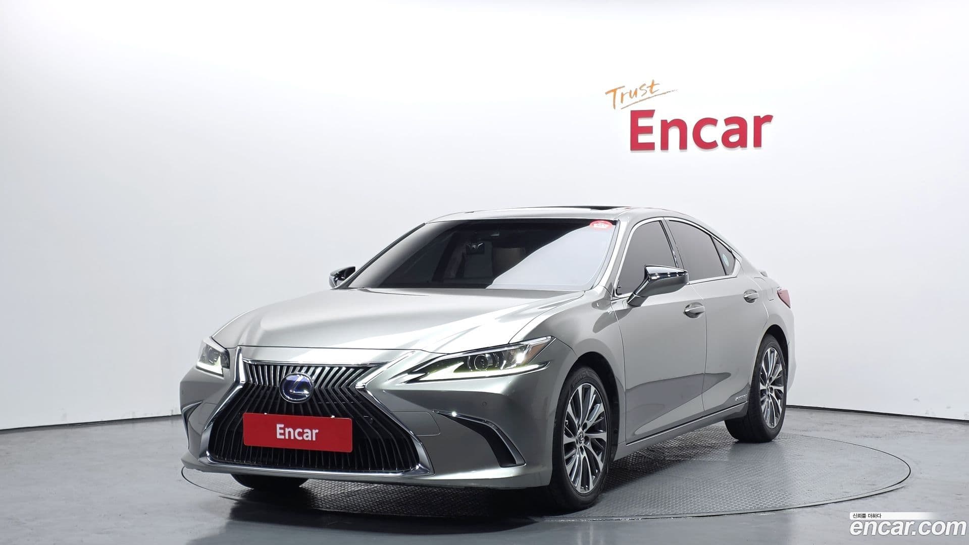 Main__Slider__Photo:ES Lexus 2018.9-0