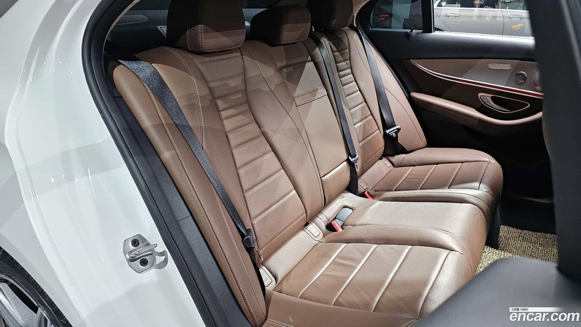 E-Class Mercedes-Benz 2018.9-OPTION-016