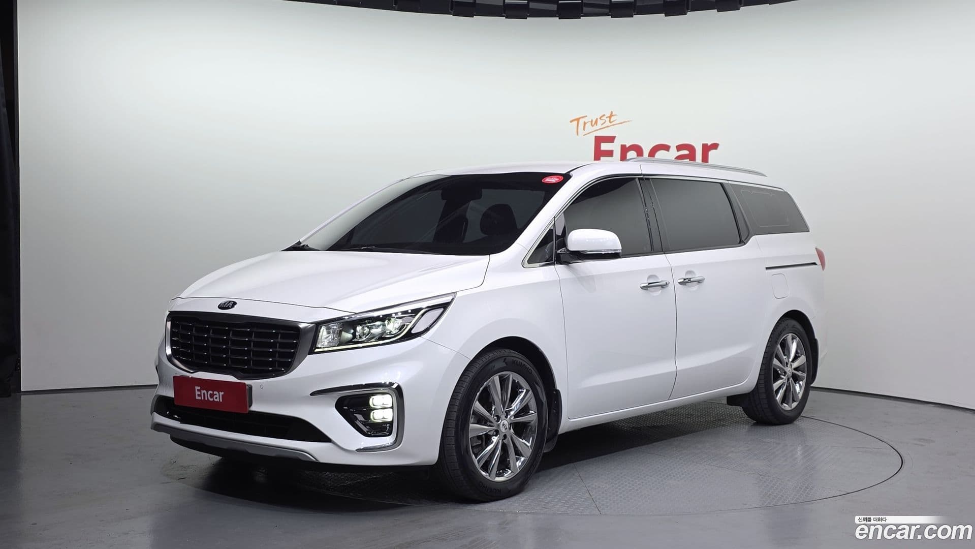 Main__Slider__Photo:Canival Kia 2019.8-0