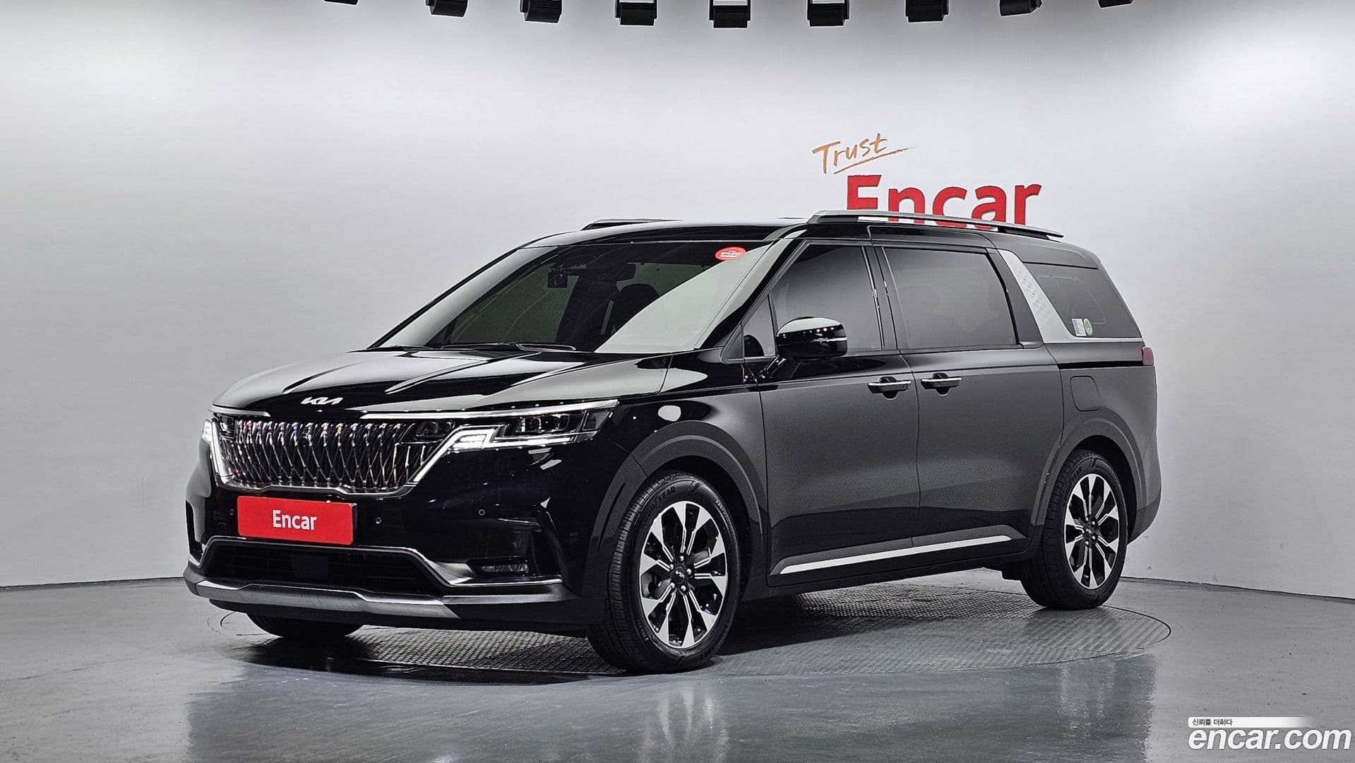 Main__Slider__Photo:Canival Kia 2023.1-0