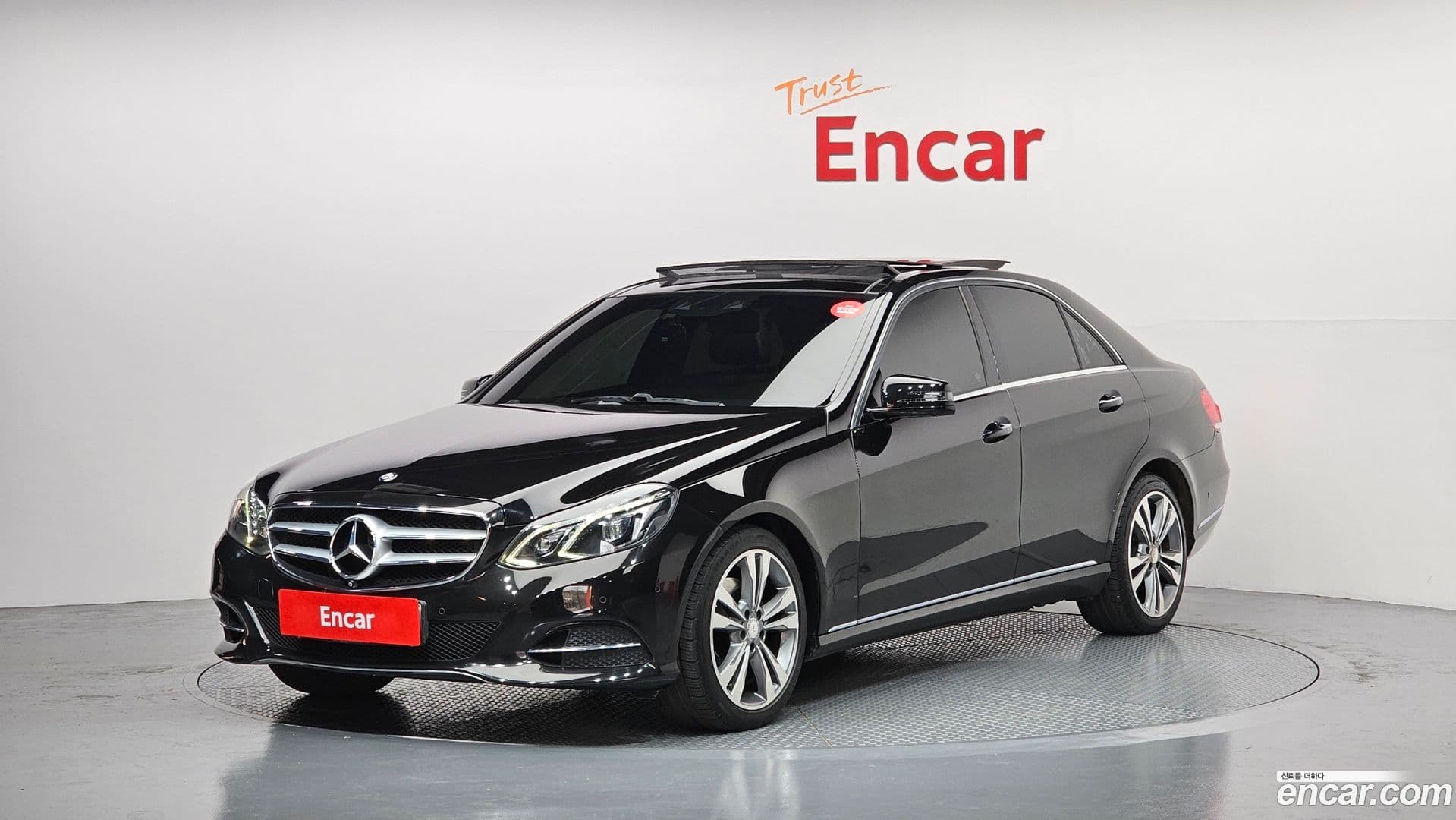 Main__Slider__Photo:E-Class Mercedes-Benz 2015.10-0