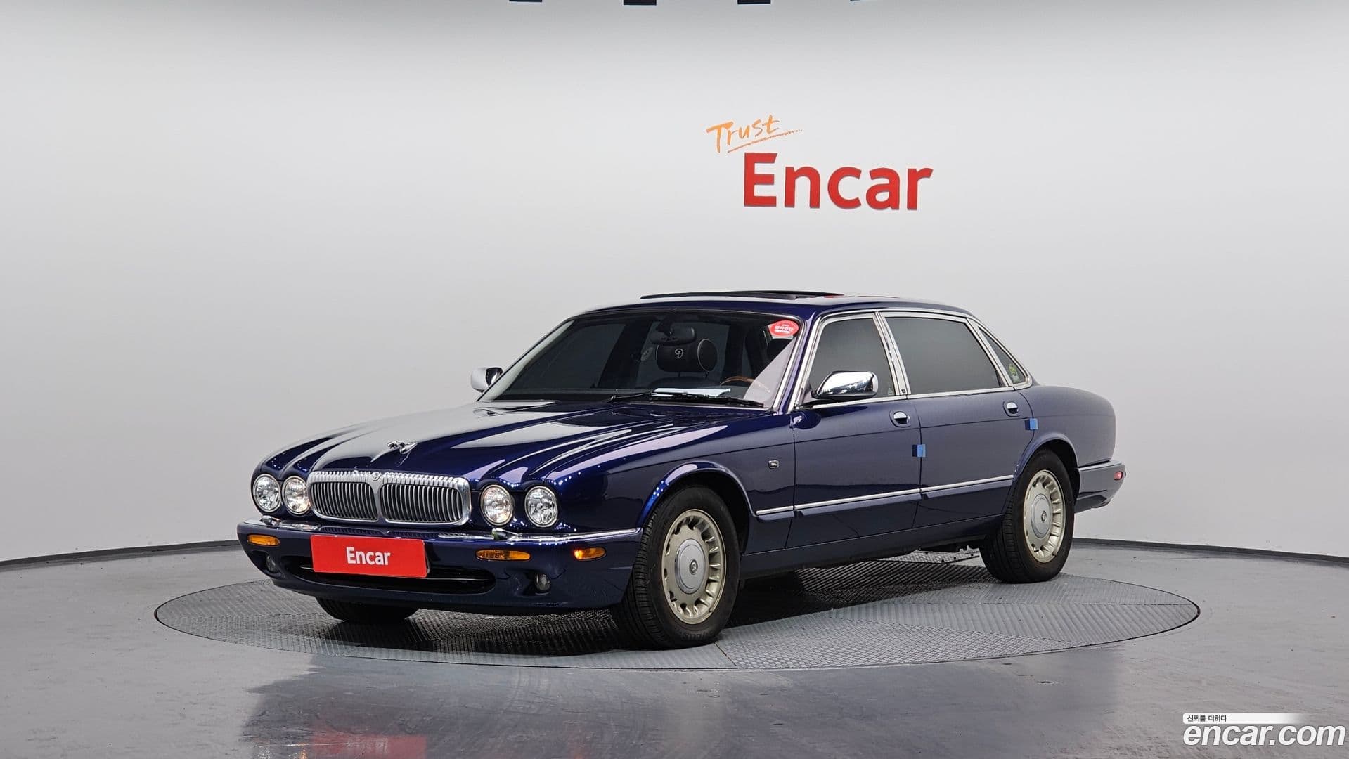 Main__Slider__Photo:Daimler Jaguar 2002.10-0
