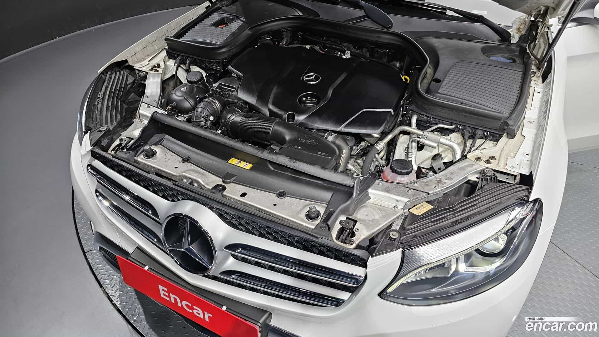 GLC-Class Mercedes-Benz 2018.2-INNER-006